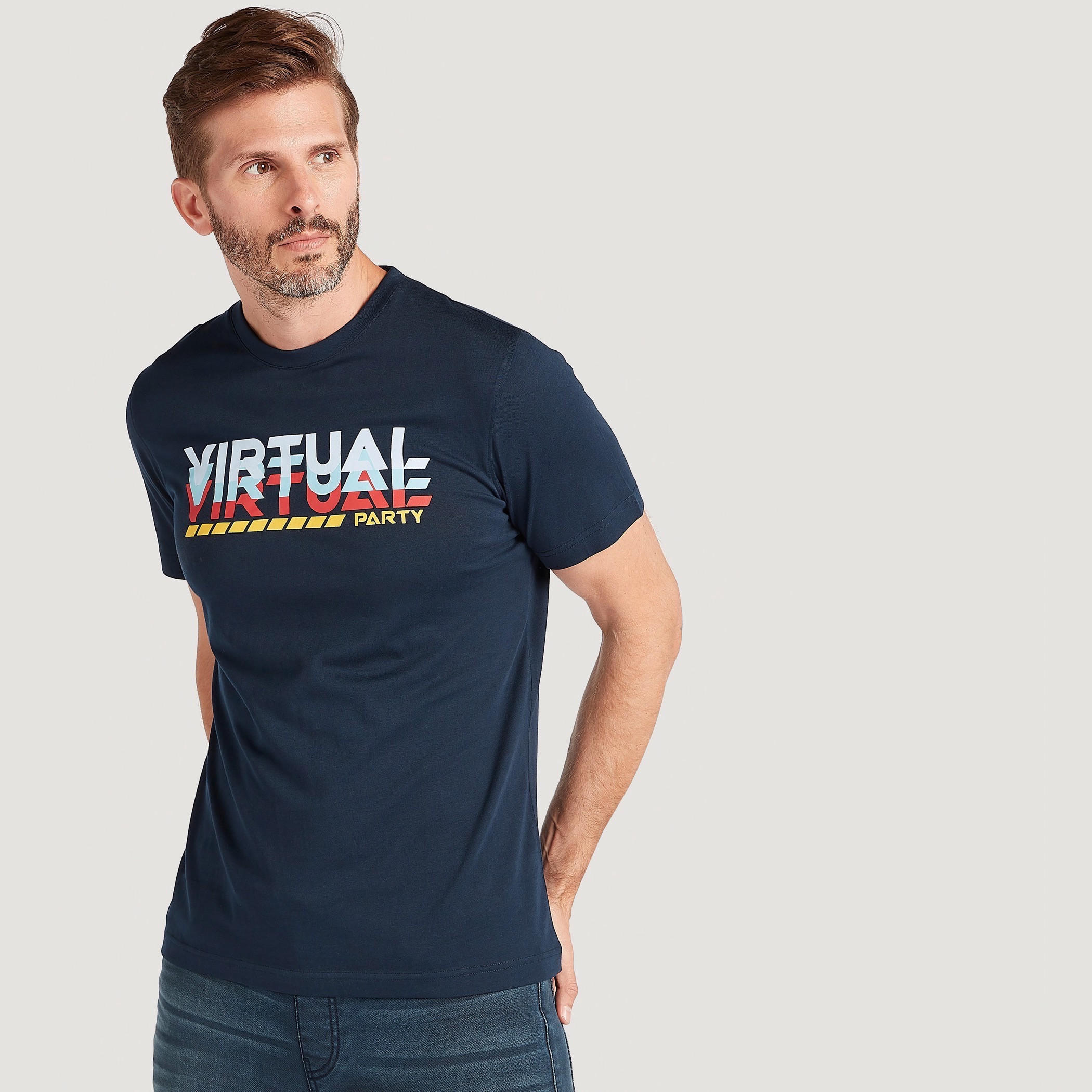 تيشيرت بياقة ضيّقة وأكمام قصيرة وطبعات-men-clothing-tshirtsandpolos-tshirts-image-1