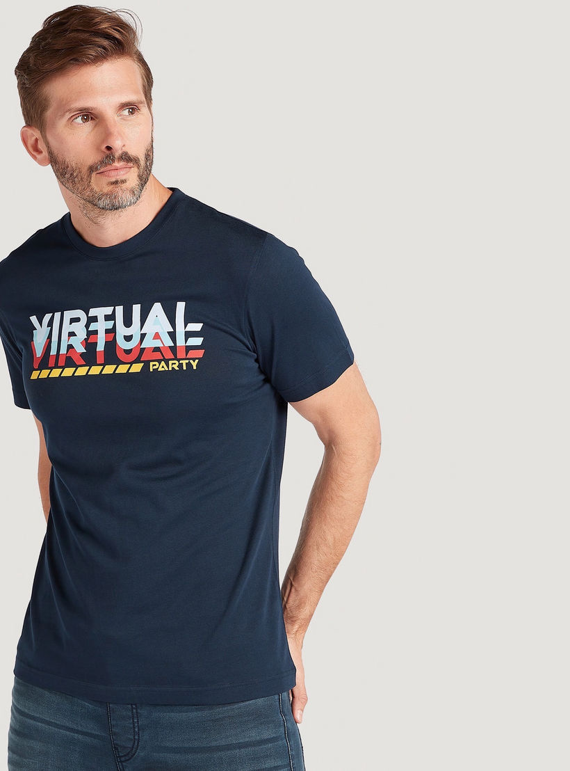تيشيرت بياقة ضيّقة وأكمام قصيرة وطبعات-men-clothing-tshirtsandpolos-tshirts-image-1