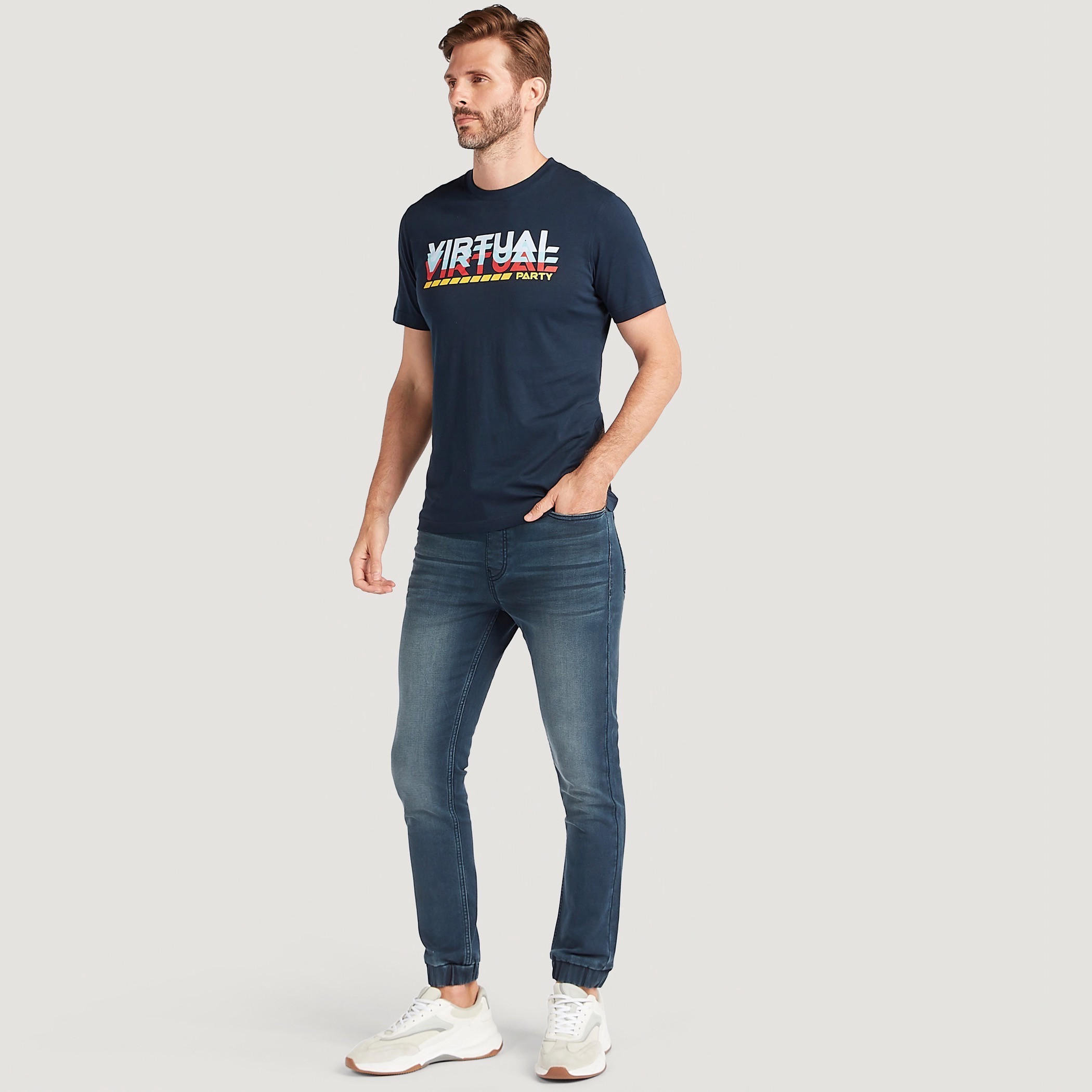 تيشيرت بياقة ضيّقة وأكمام قصيرة وطبعات-men-clothing-tshirtsandpolos-tshirts-image-2