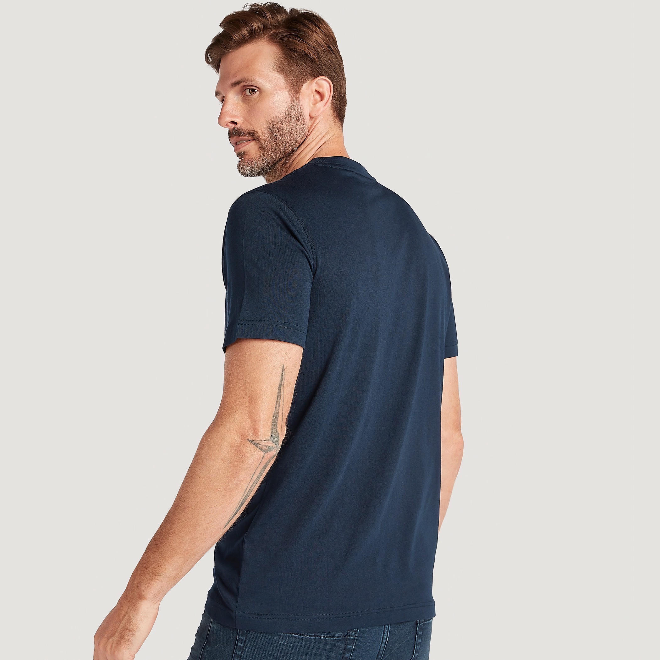 تيشيرت بياقة ضيّقة وأكمام قصيرة وطبعات-men-clothing-tshirtsandpolos-tshirts-image-4