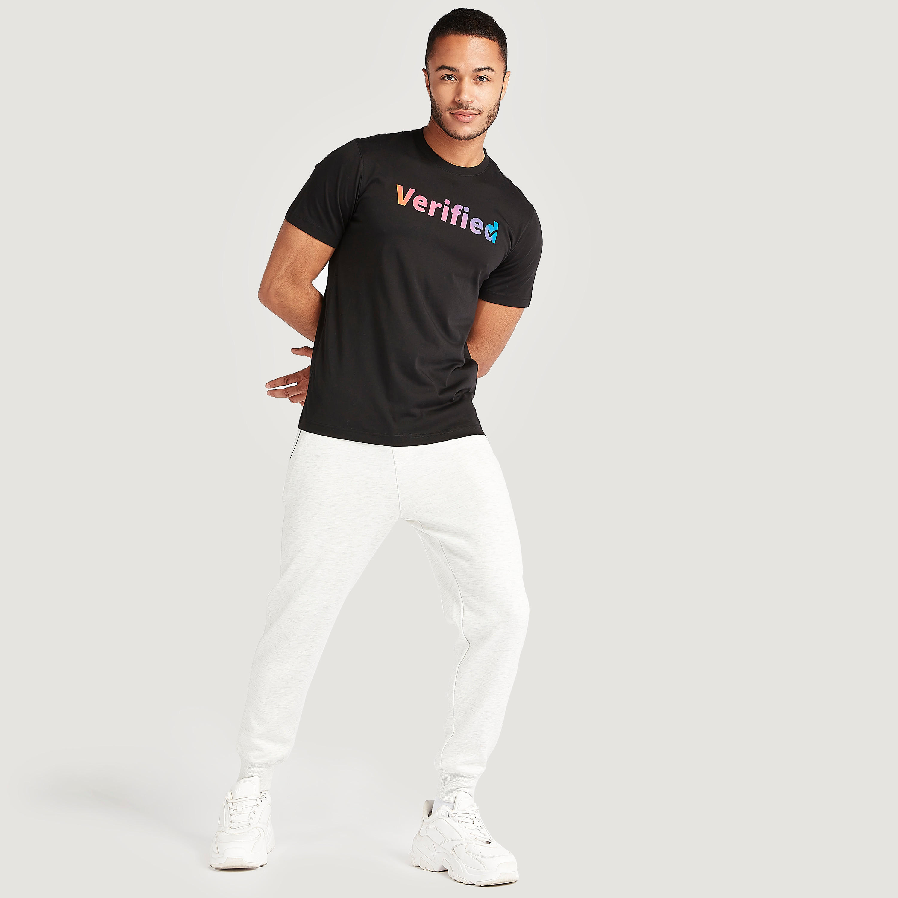 تيشيرت بياقة ضيّقة وأكمام قصيرة وطبعات-men-clothing-tshirtsandpolos-tshirts-image-4