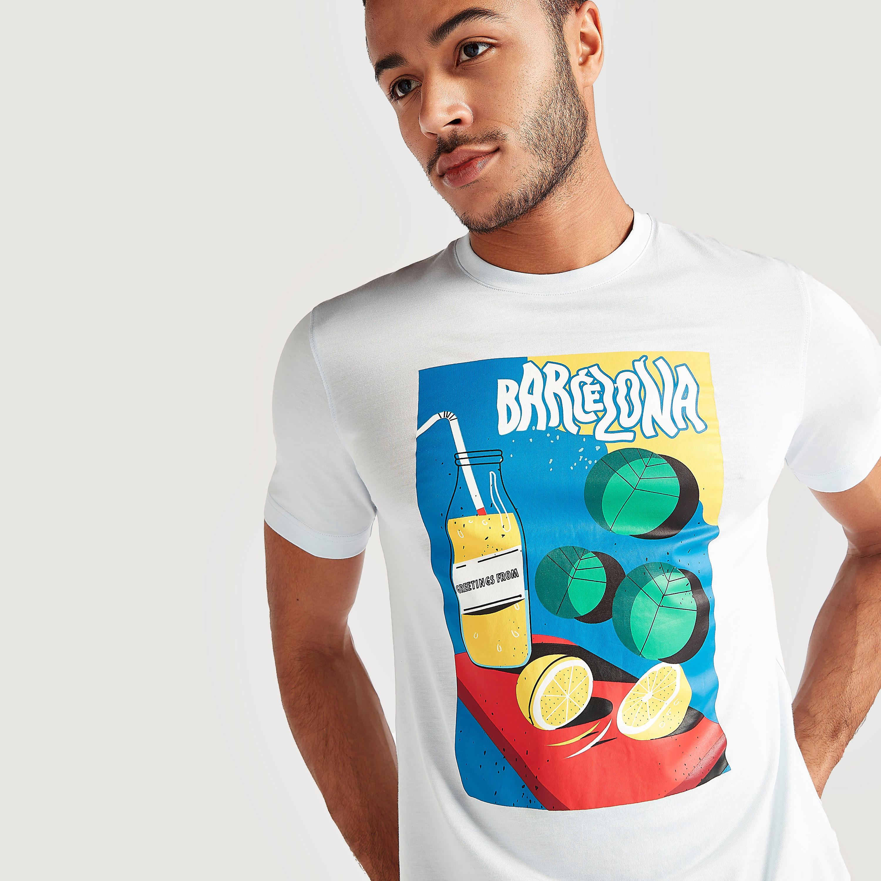 تيشيرت بياقة ضيّقة وأكمام قصيرة وطبعات-men-clothing-tshirtsandpolos-tshirts-image-3