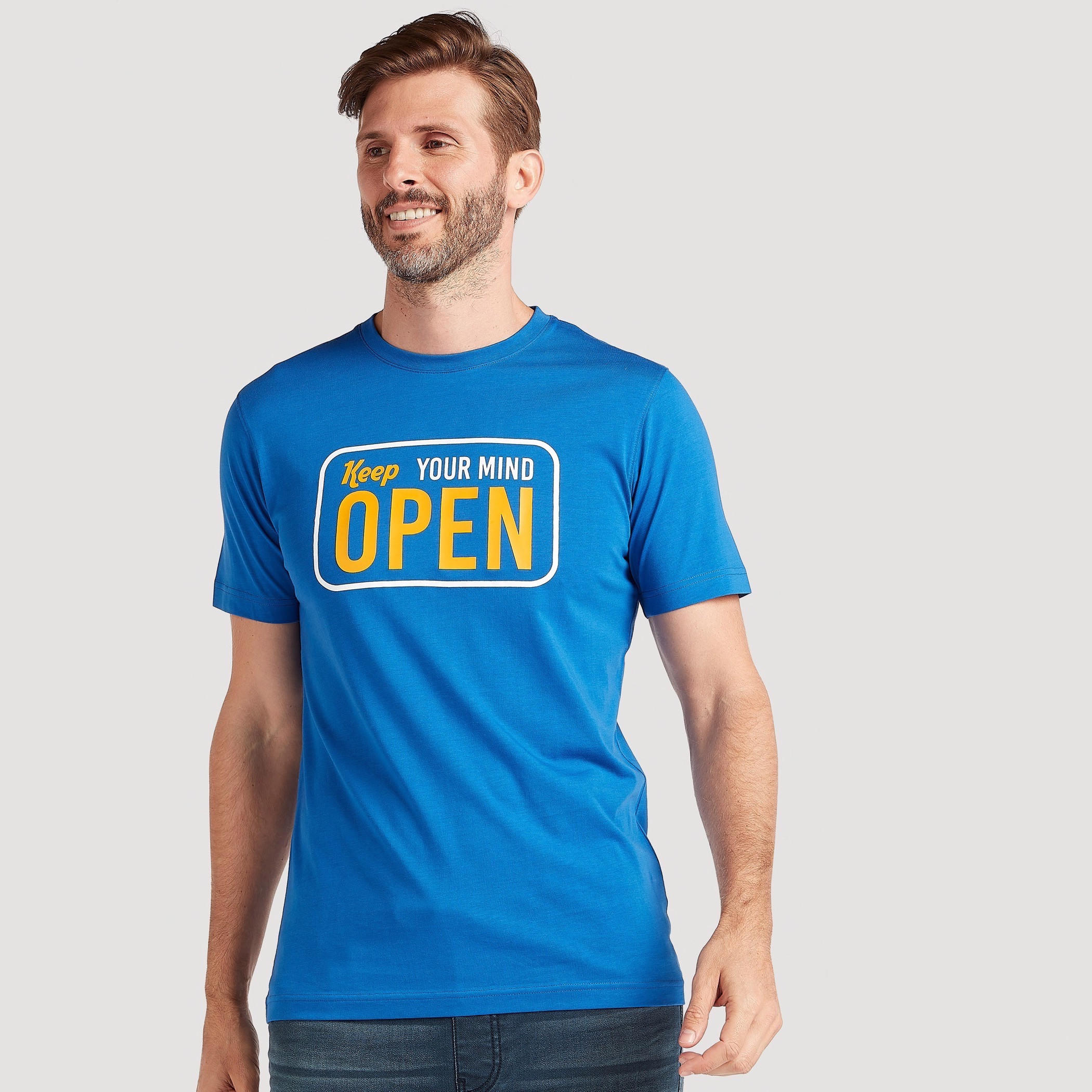 تيشيرت بياقة ضيّقة وأكمام قصيرة وطبعات-men-clothing-tshirtsandpolos-tshirts-image-5