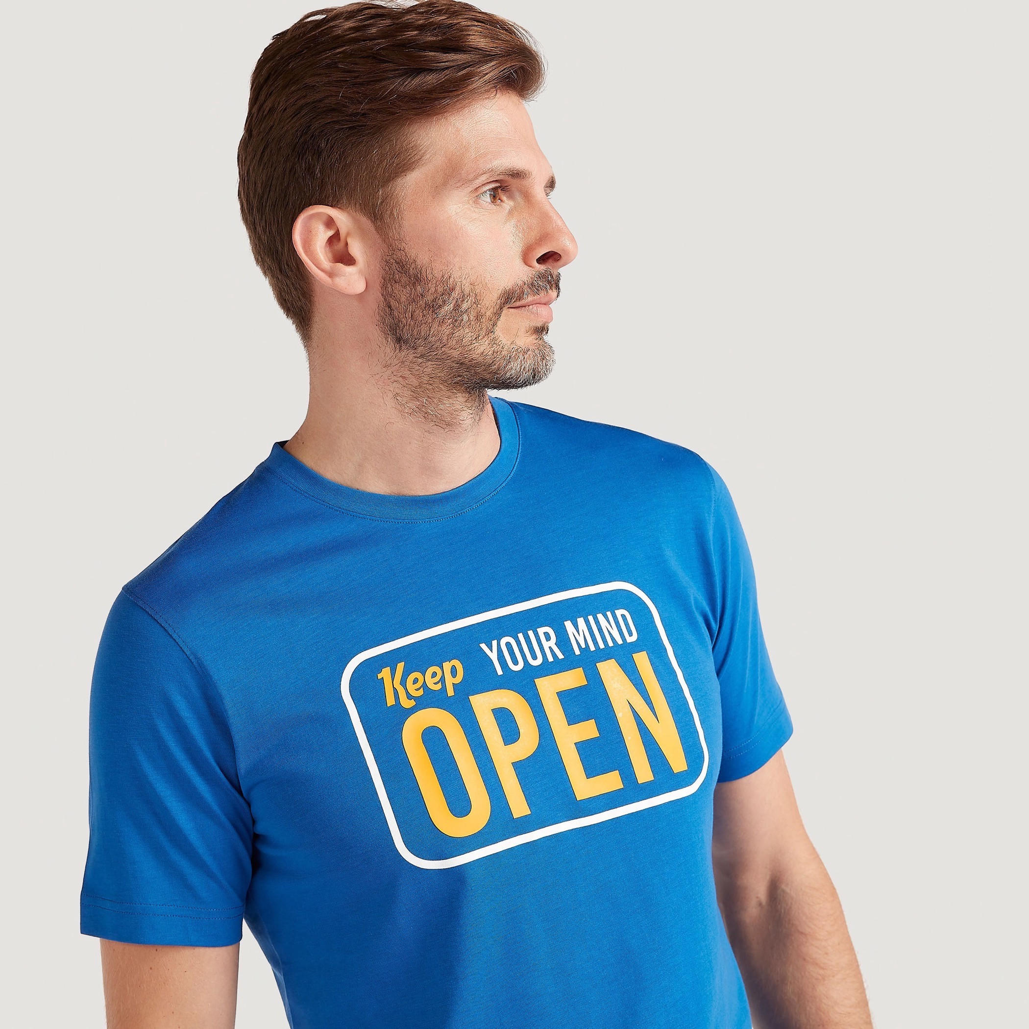 تيشيرت بياقة ضيّقة وأكمام قصيرة وطبعات-men-clothing-tshirtsandpolos-tshirts-image-3