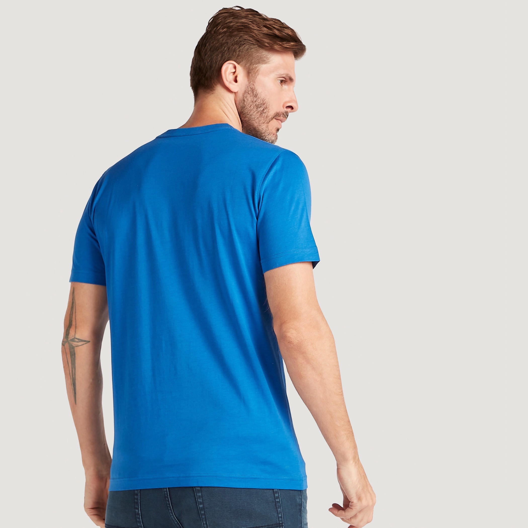 تيشيرت بياقة ضيّقة وأكمام قصيرة وطبعات-men-clothing-tshirtsandpolos-tshirts-image-2