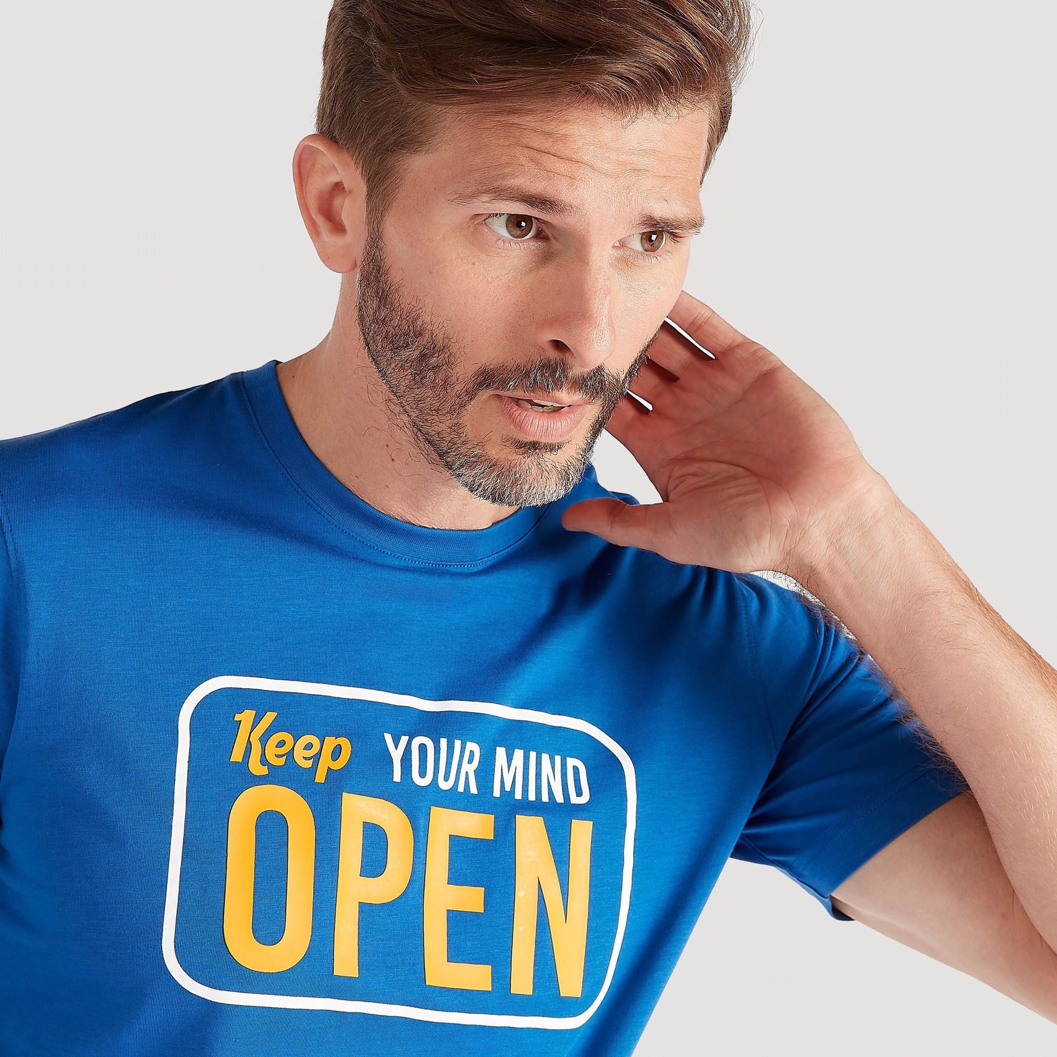 تيشيرت بياقة ضيّقة وأكمام قصيرة وطبعات-men-clothing-tshirtsandpolos-tshirts-image-1