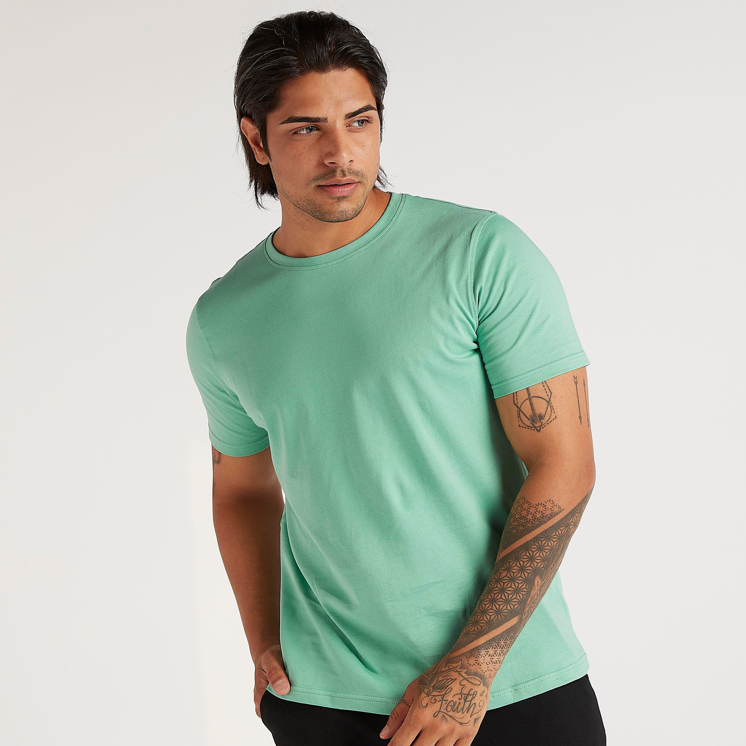 تيشيرت سادة بياقة ضيّقة وأكمام قصيرة-men-clothing-tshirtsandpolos-tshirts-image-4