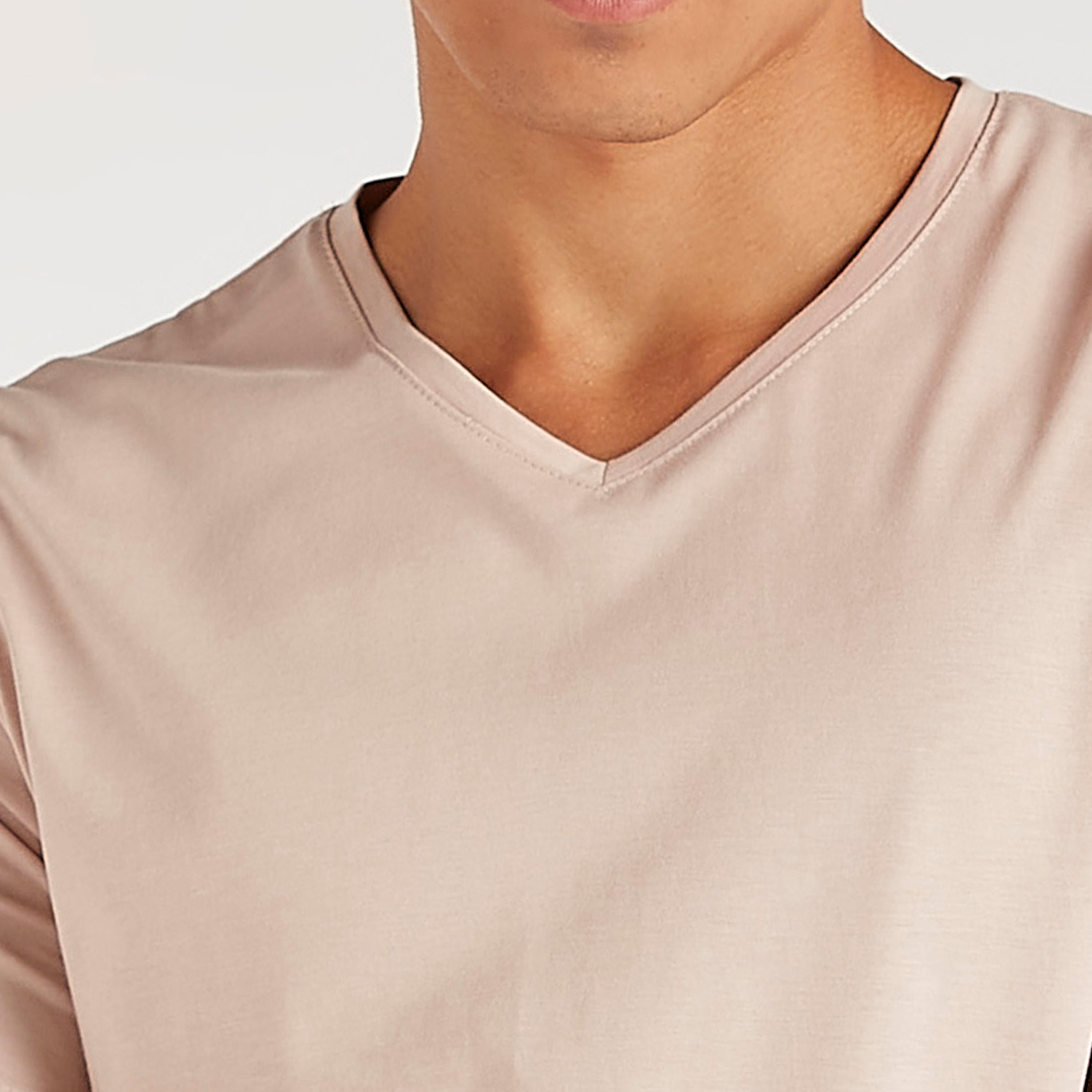 تيشيرت سادة بياقة V وأكمام قصيرة-men-clothing-tshirtsandpolos-tshirts-image-2