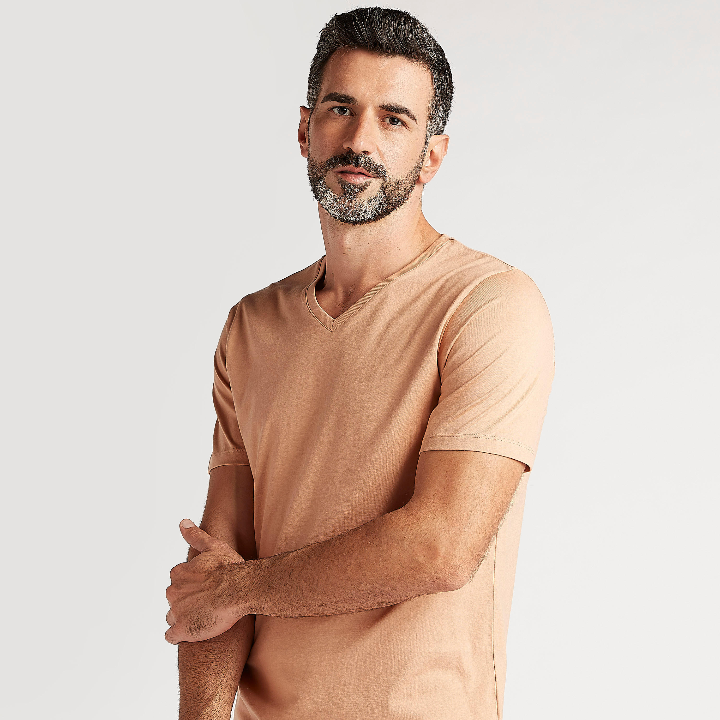 تيشيرت سادة بياقة v وأكمام قصيرة-men-clothing-tshirtsandpolos-tshirts-image-1