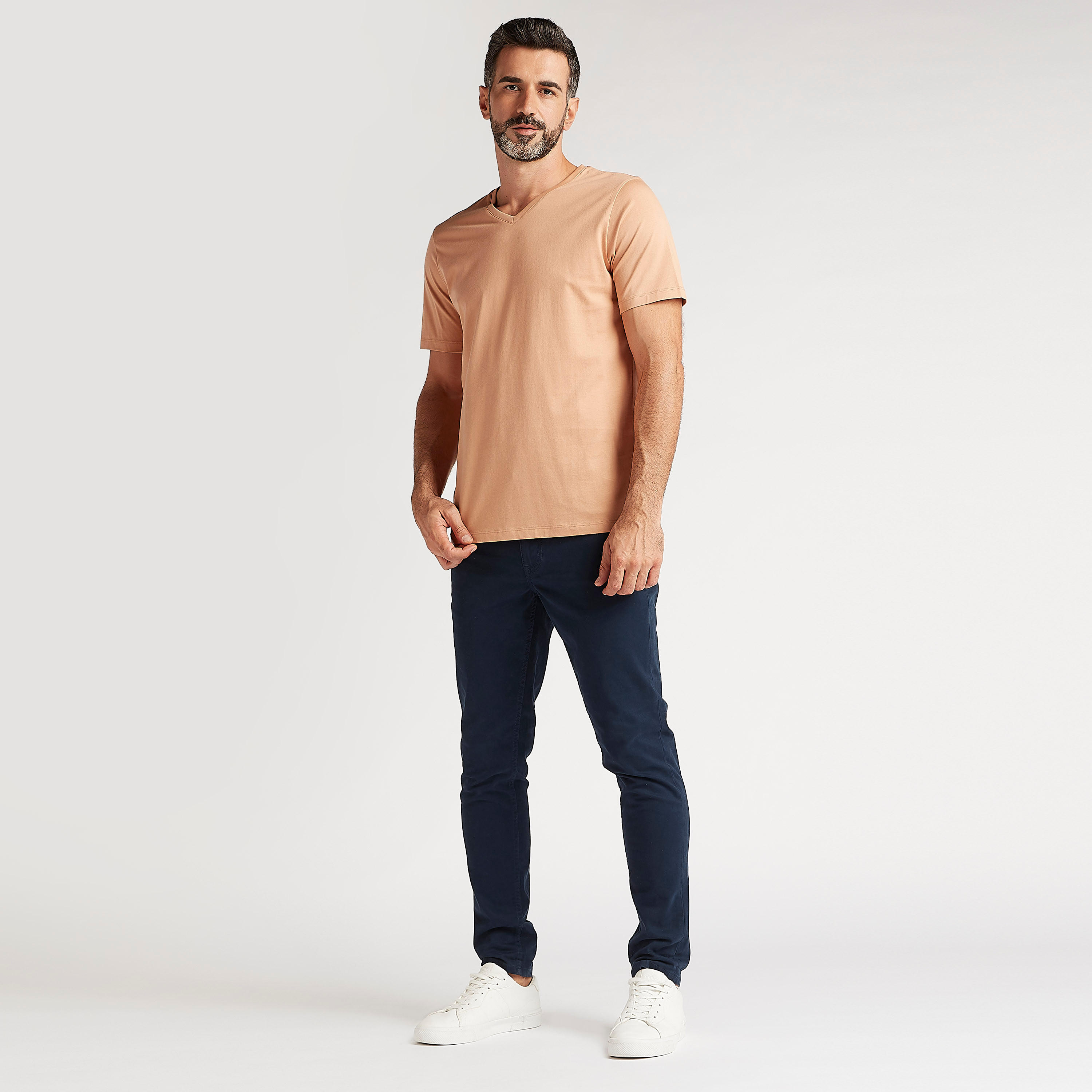 تيشيرت سادة بياقة v وأكمام قصيرة-men-clothing-tshirtsandpolos-tshirts-image-2