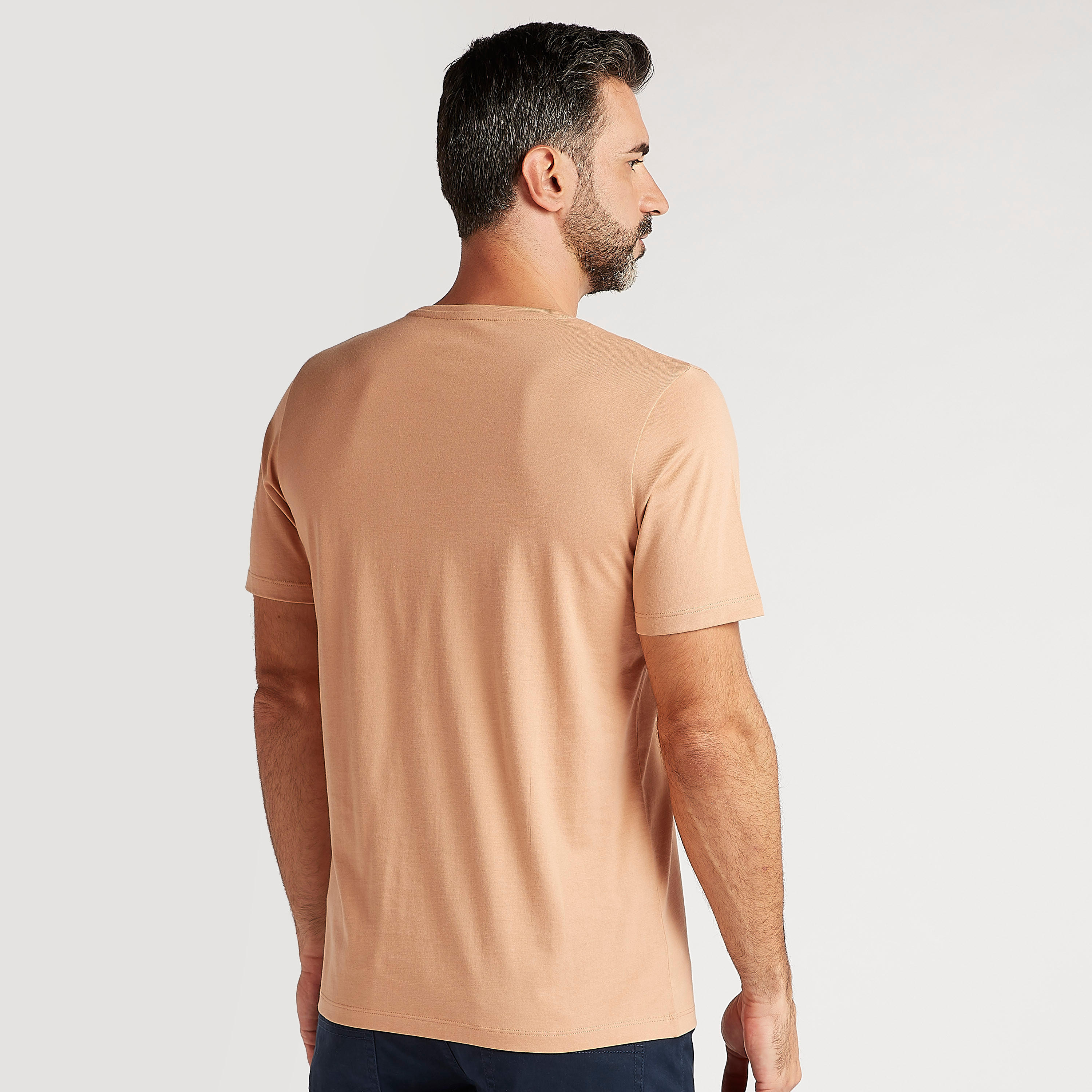 تيشيرت سادة بياقة v وأكمام قصيرة-men-clothing-tshirtsandpolos-tshirts-image-4