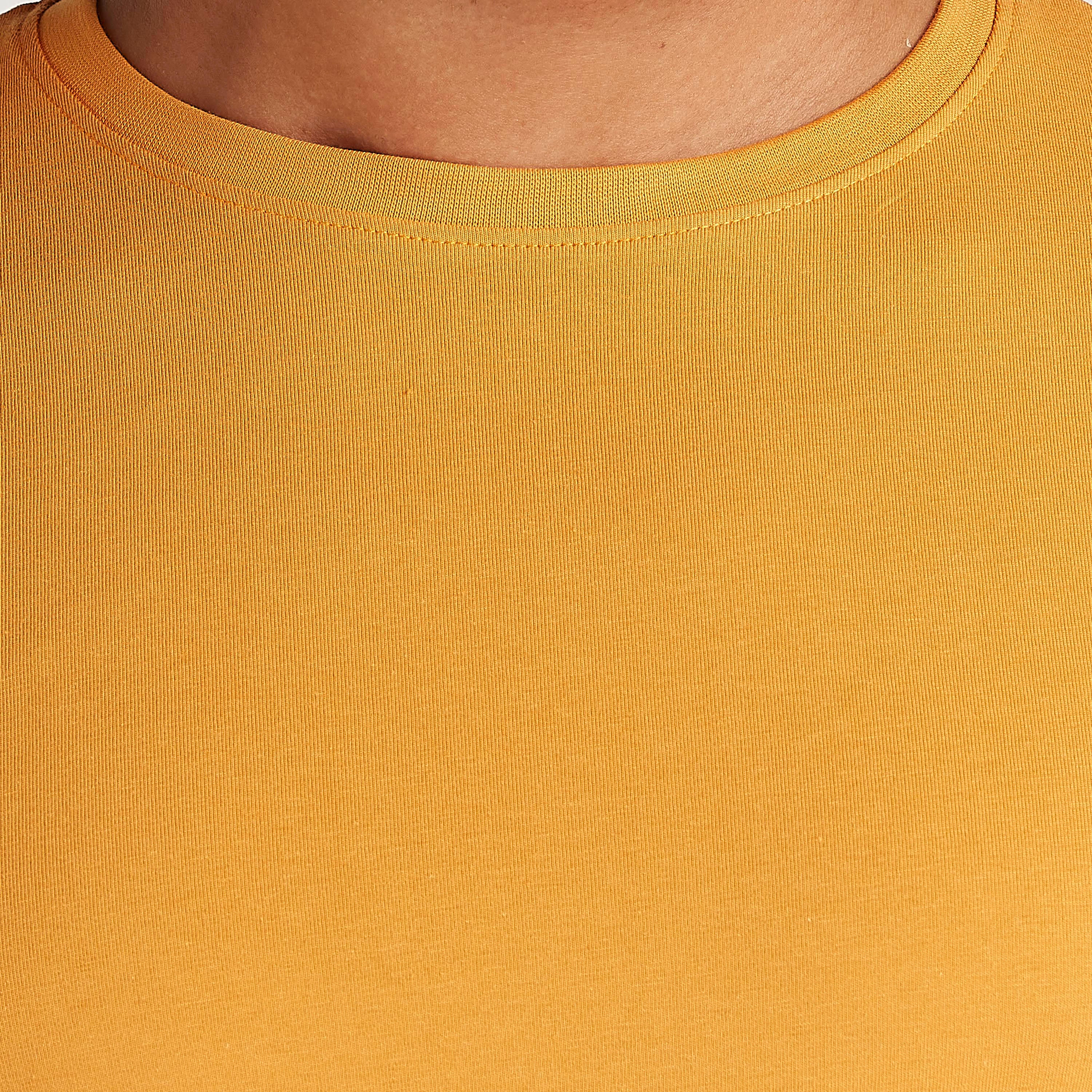 تيشيرت سادة بياقة ضيّقة وأكمام قصيرة-men-clothing-tshirtsandpolos-tshirts-image-3