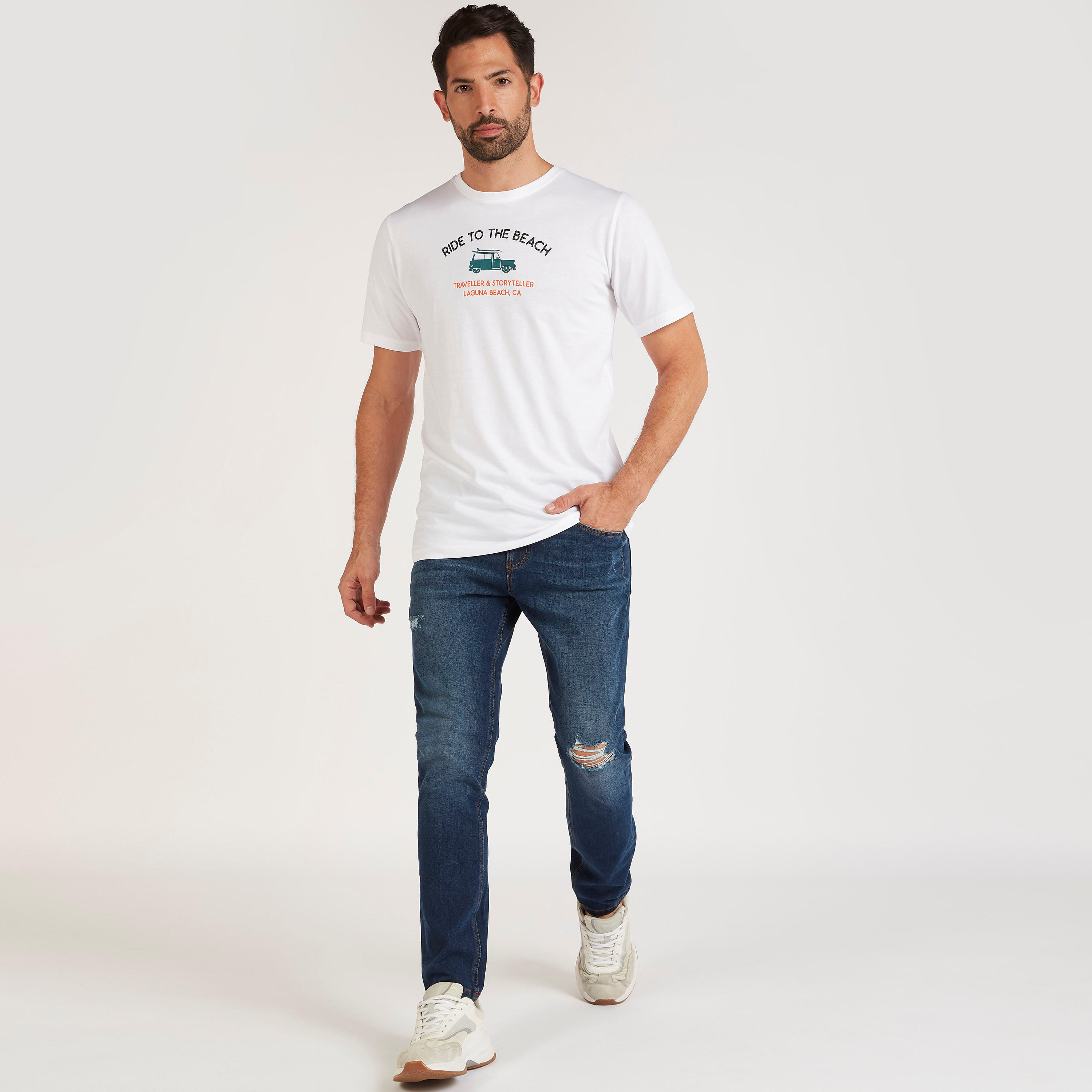 تيشيرت بياقة ضيّقة وأكمام قصيرة وطبعات-men-clothing-tshirtsandpolos-tshirts-image-2