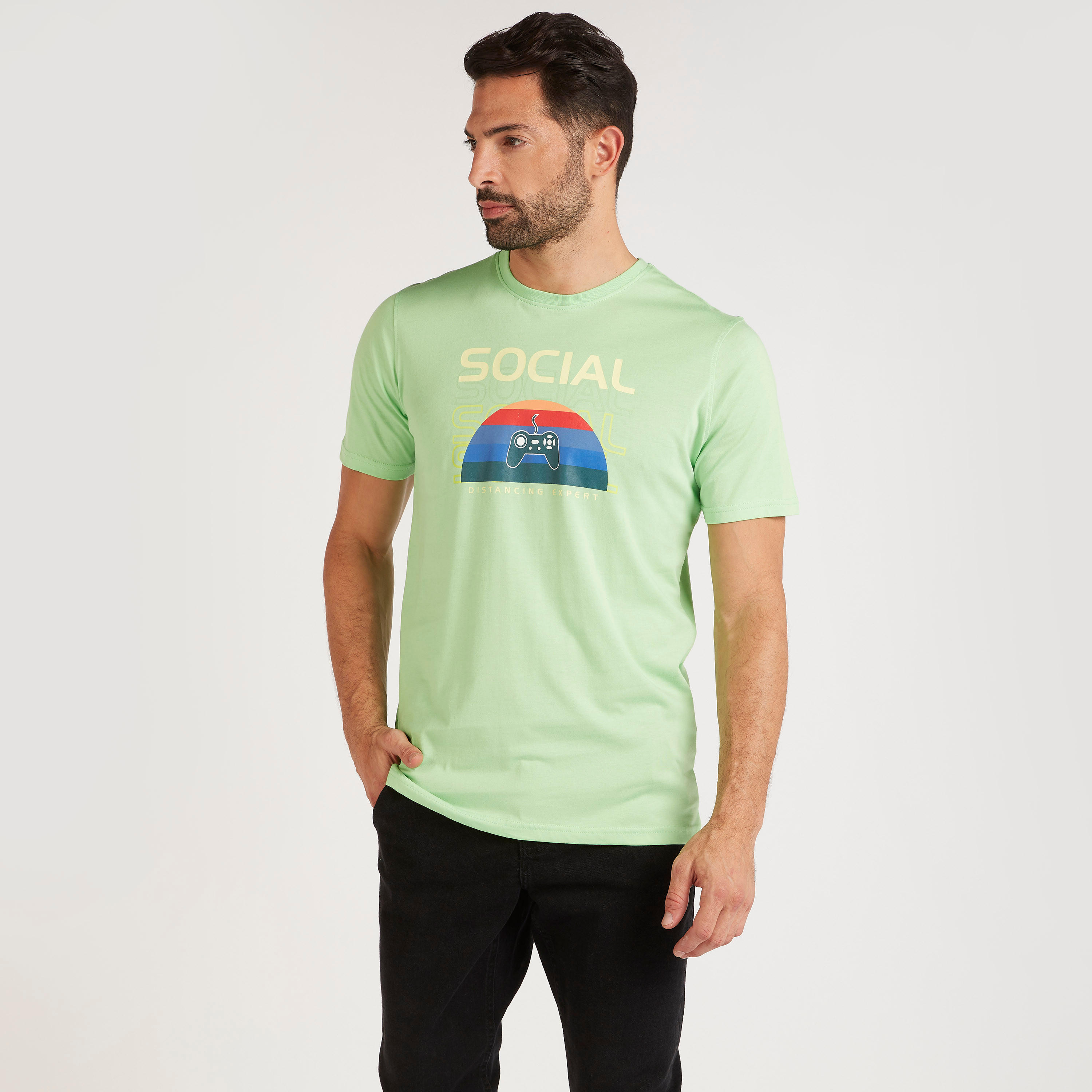 تيشيرت بياقة ضيّقة وأكمام قصيرة وطبعات-men-clothing-tshirtsandpolos-tshirts-image-1
