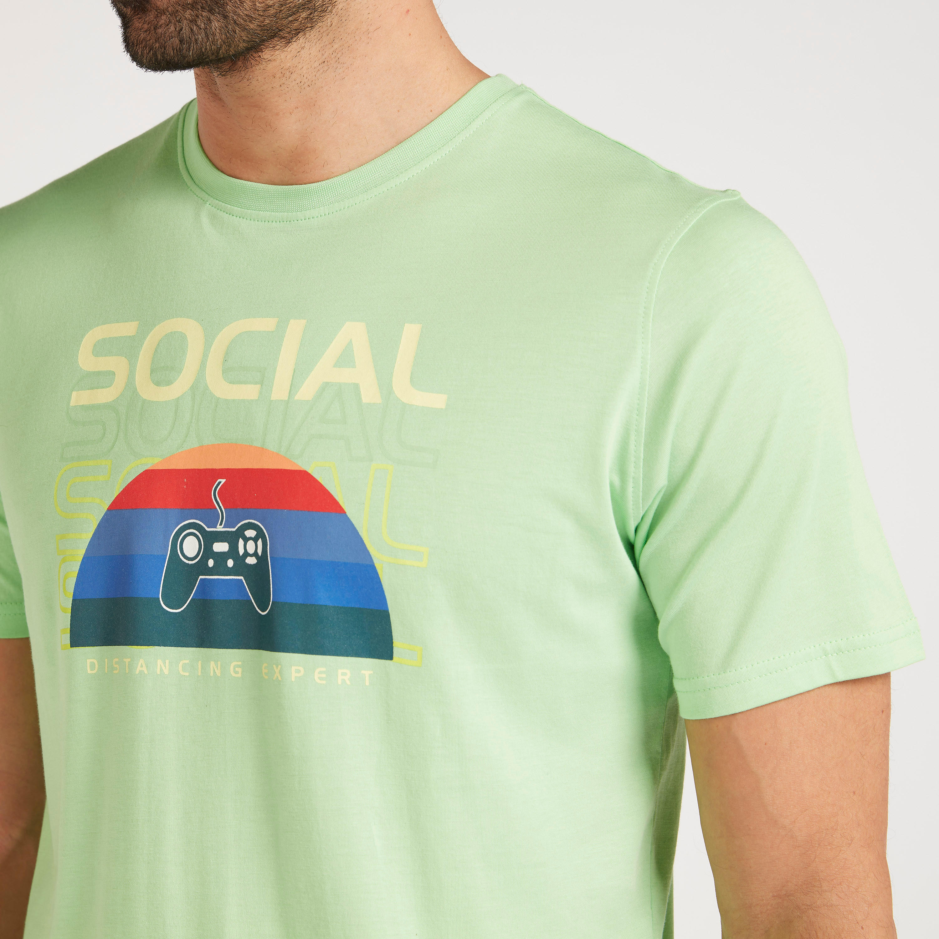 تيشيرت بياقة ضيّقة وأكمام قصيرة وطبعات-men-clothing-tshirtsandpolos-tshirts-image-3