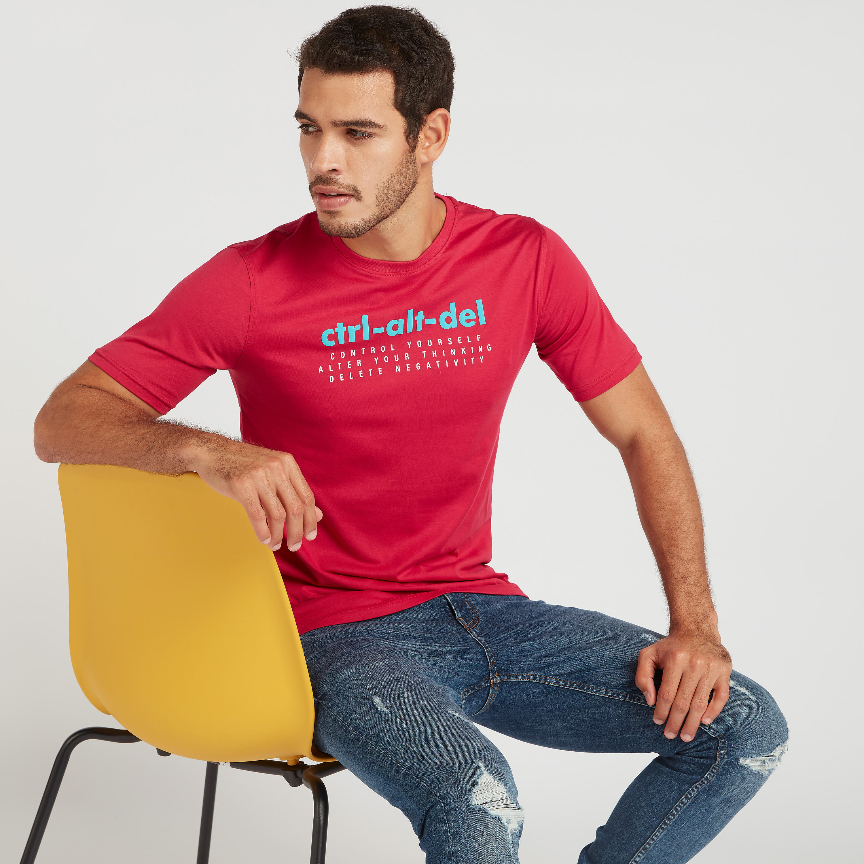 تيشيرت بياقة ضيّقة وأكمام قصيرة وطبعات-men-clothing-tshirtsandpolos-tshirts-image-6