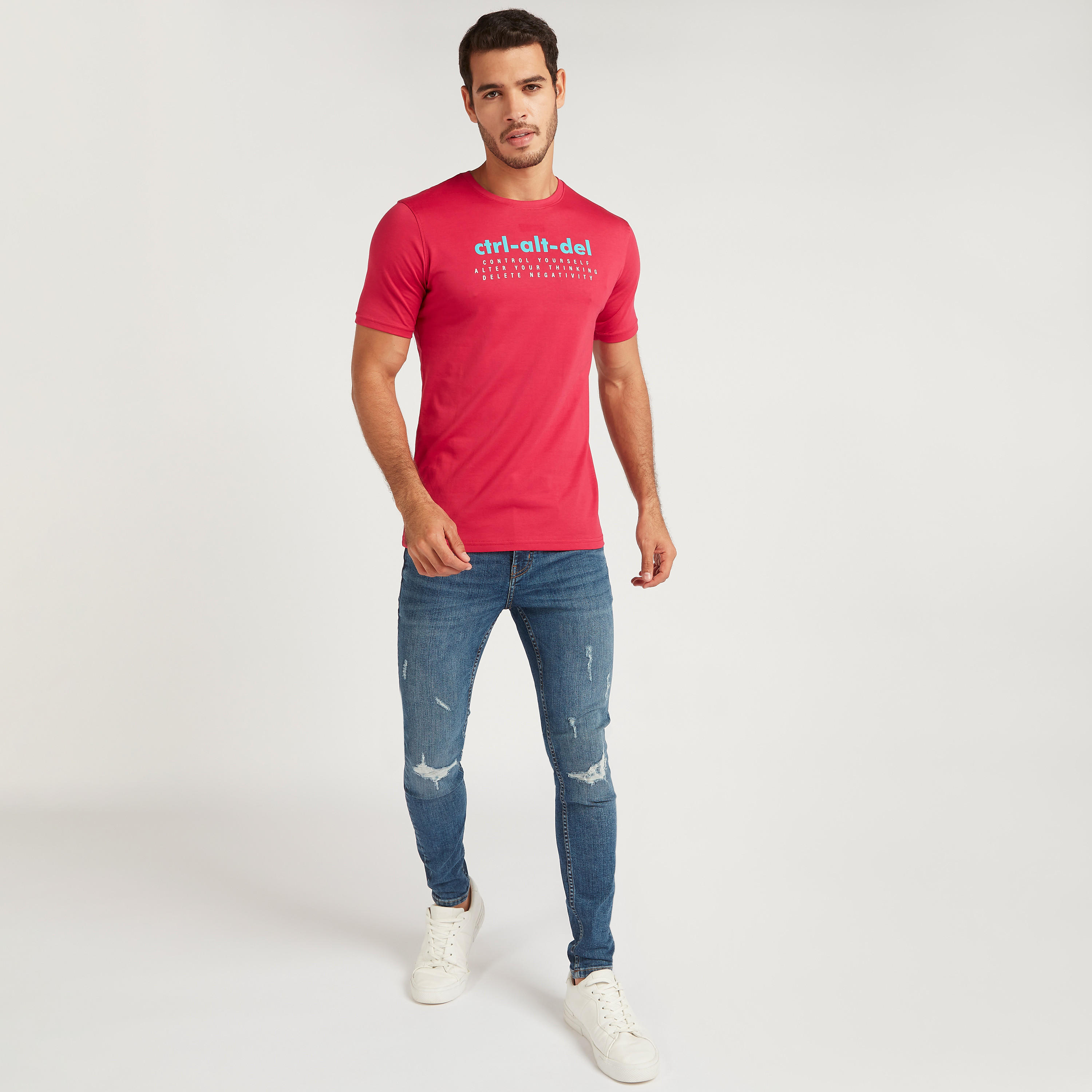 تيشيرت بياقة ضيّقة وأكمام قصيرة وطبعات-men-clothing-tshirtsandpolos-tshirts-image-5