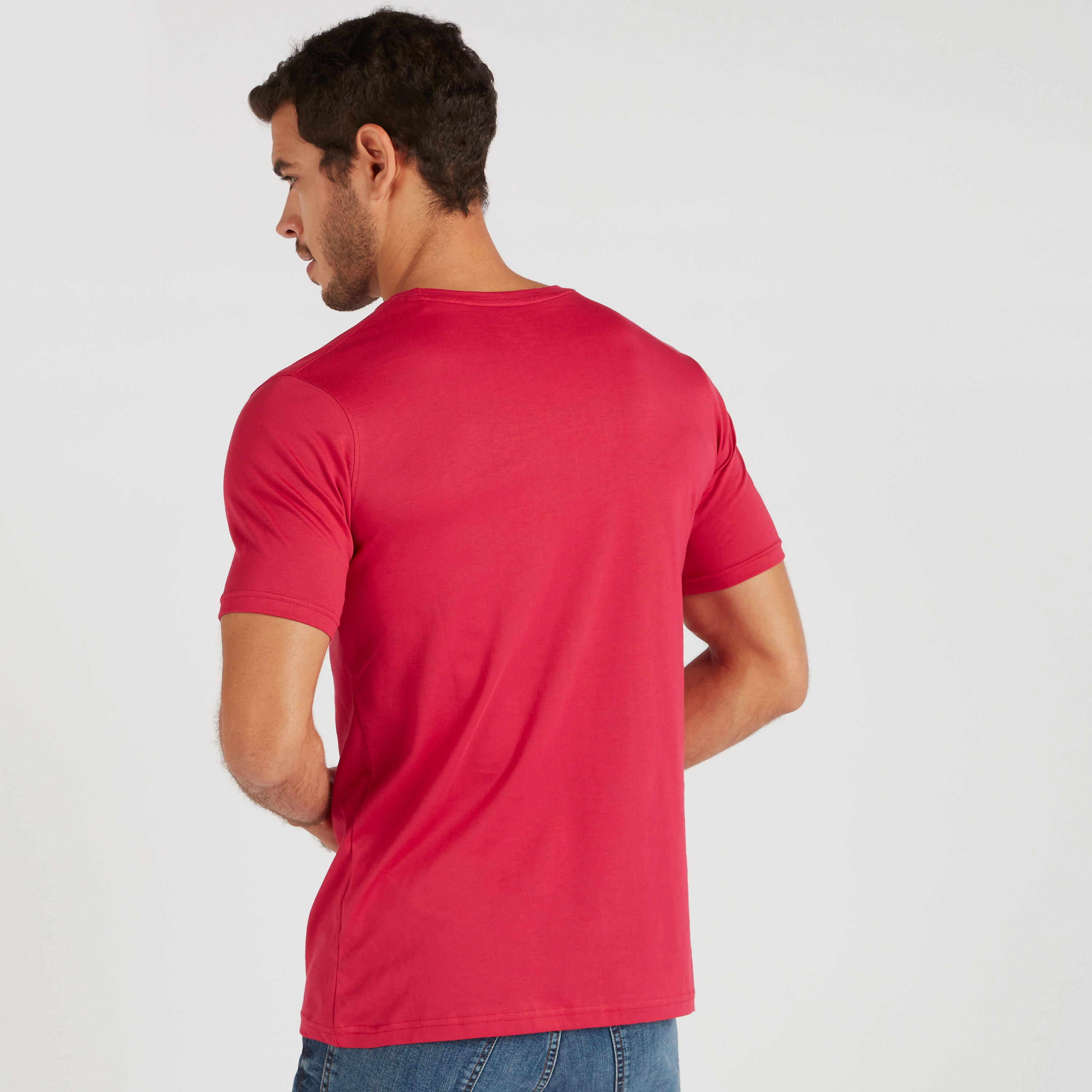تيشيرت بياقة ضيّقة وأكمام قصيرة وطبعات-men-clothing-tshirtsandpolos-tshirts-image-1