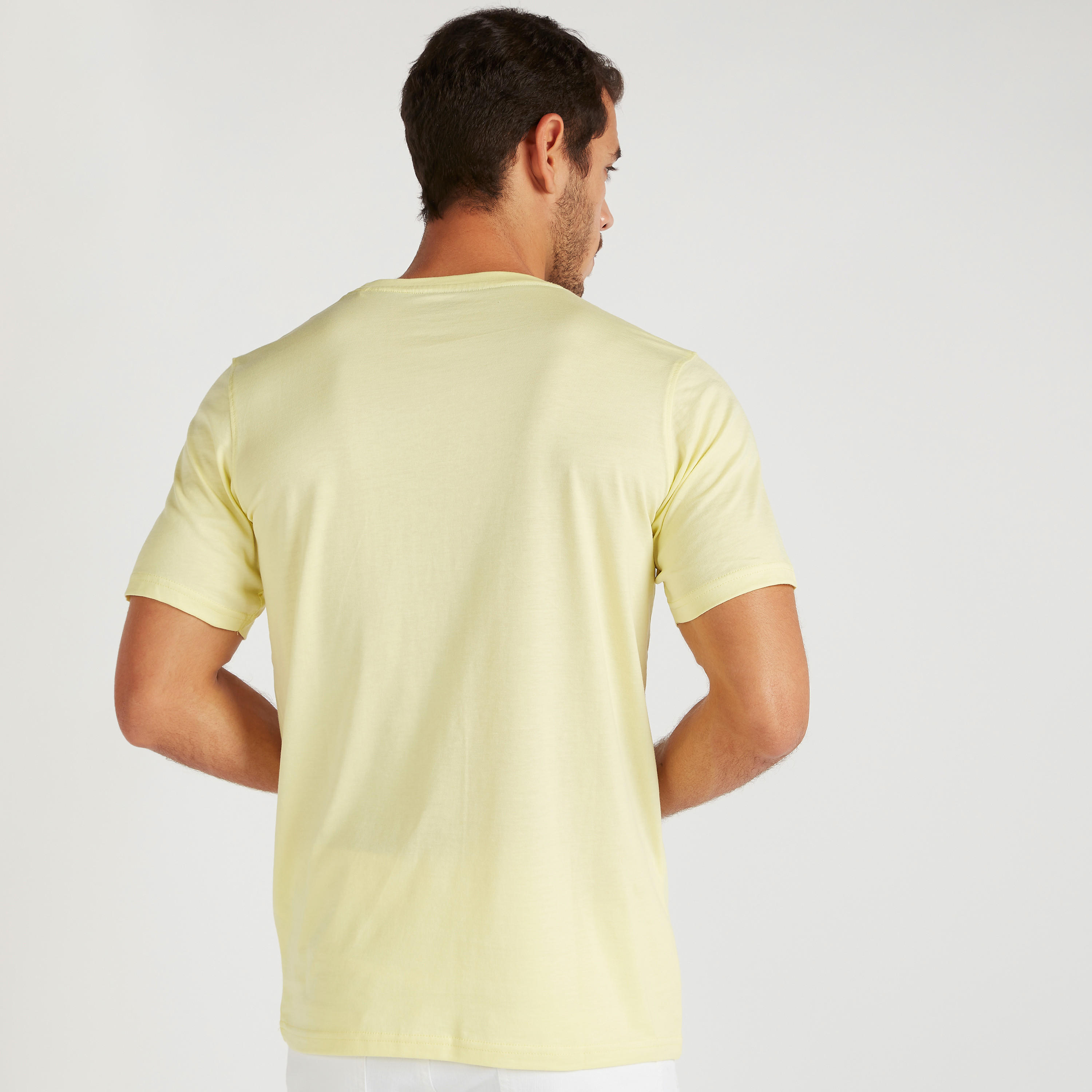 تيشيرت بياقة ضيّقة وأكمام قصيرة وطبعات تايبوجرافيك-men-clothing-tshirtsandpolos-tshirts-image-4