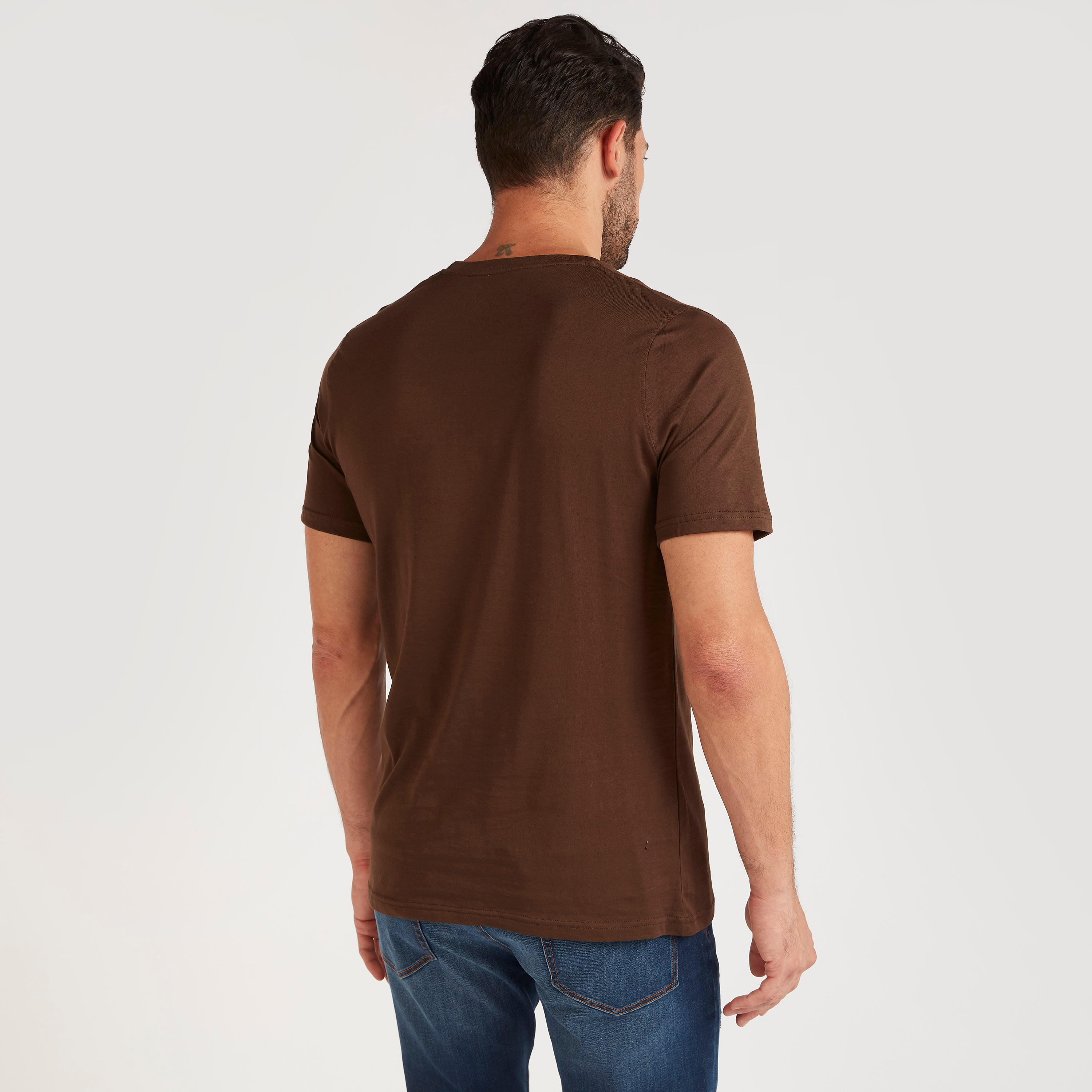 تيشيرت بياقة ضيّقة وأكمام قصيرة وطبعات-men-clothing-tshirtsandpolos-tshirts-image-4