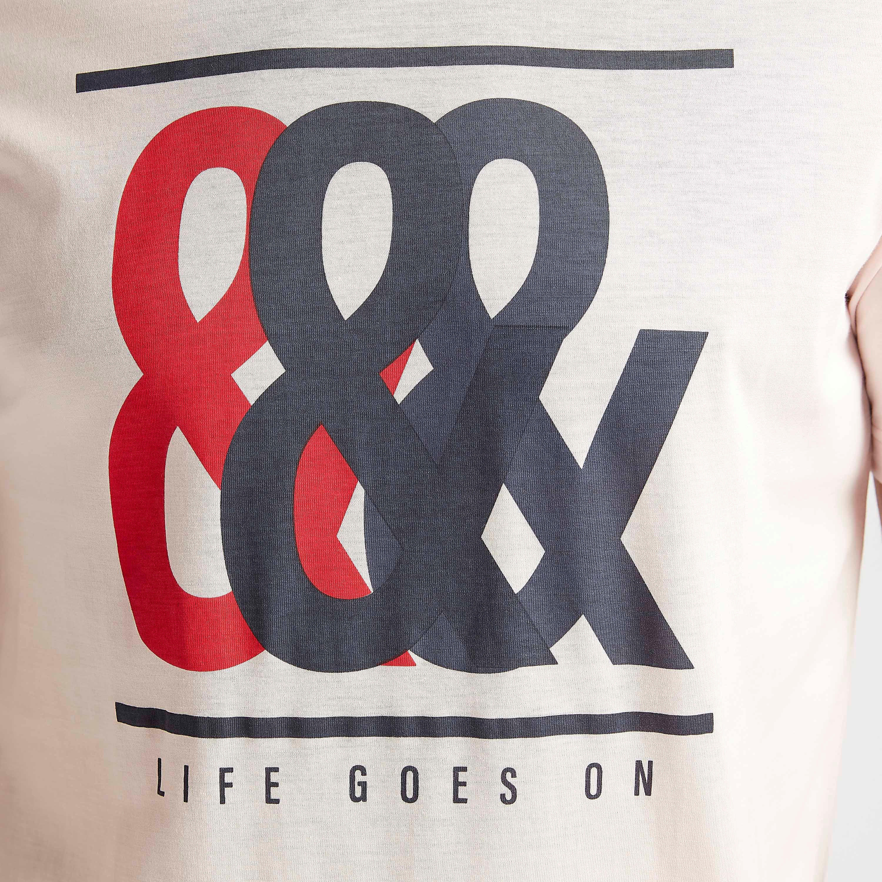 تيشيرت بياقة ضيقة وأكمام قصيرة وطبعات-men-clothing-tshirtsandpolos-tshirts-image-2