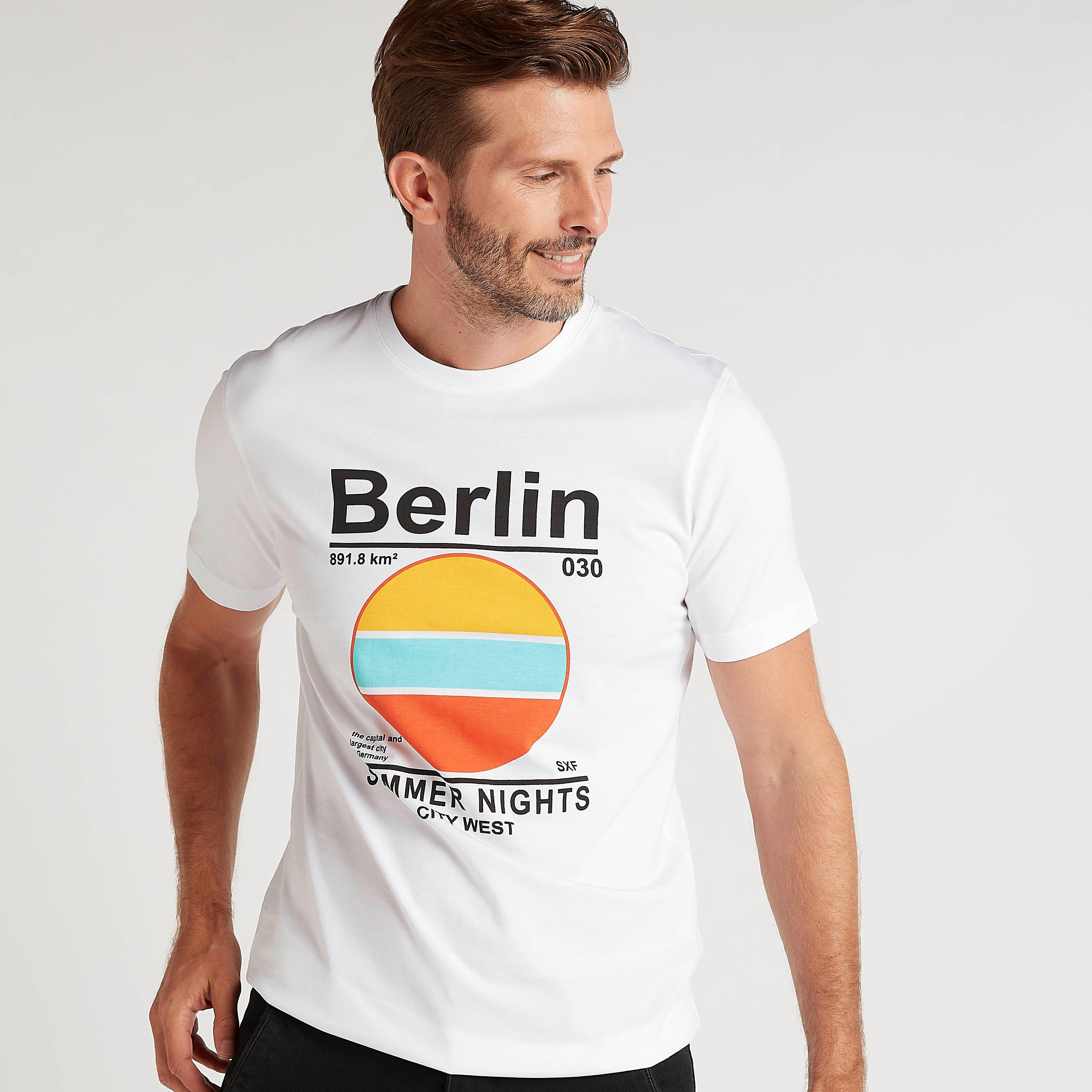تيشيرت بياقة ضيّقة وأكمام قصيرة وطبعات-men-clothing-tshirtsandpolos-tshirts-image-1