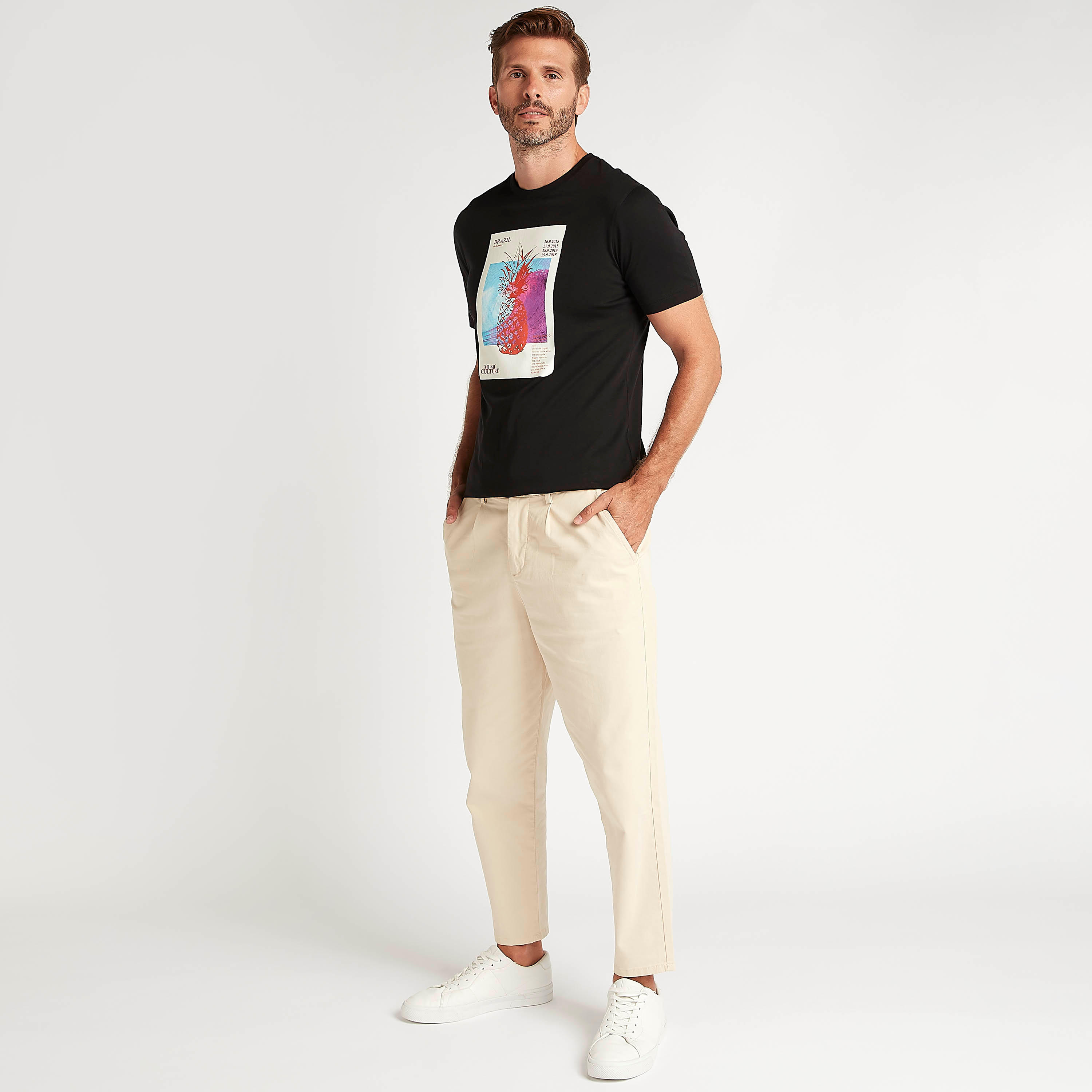 تيشيرت بياقة ضيّقة وأكمام قصيرة وطبعات-men-clothing-tshirtsandpolos-tshirts-image-2