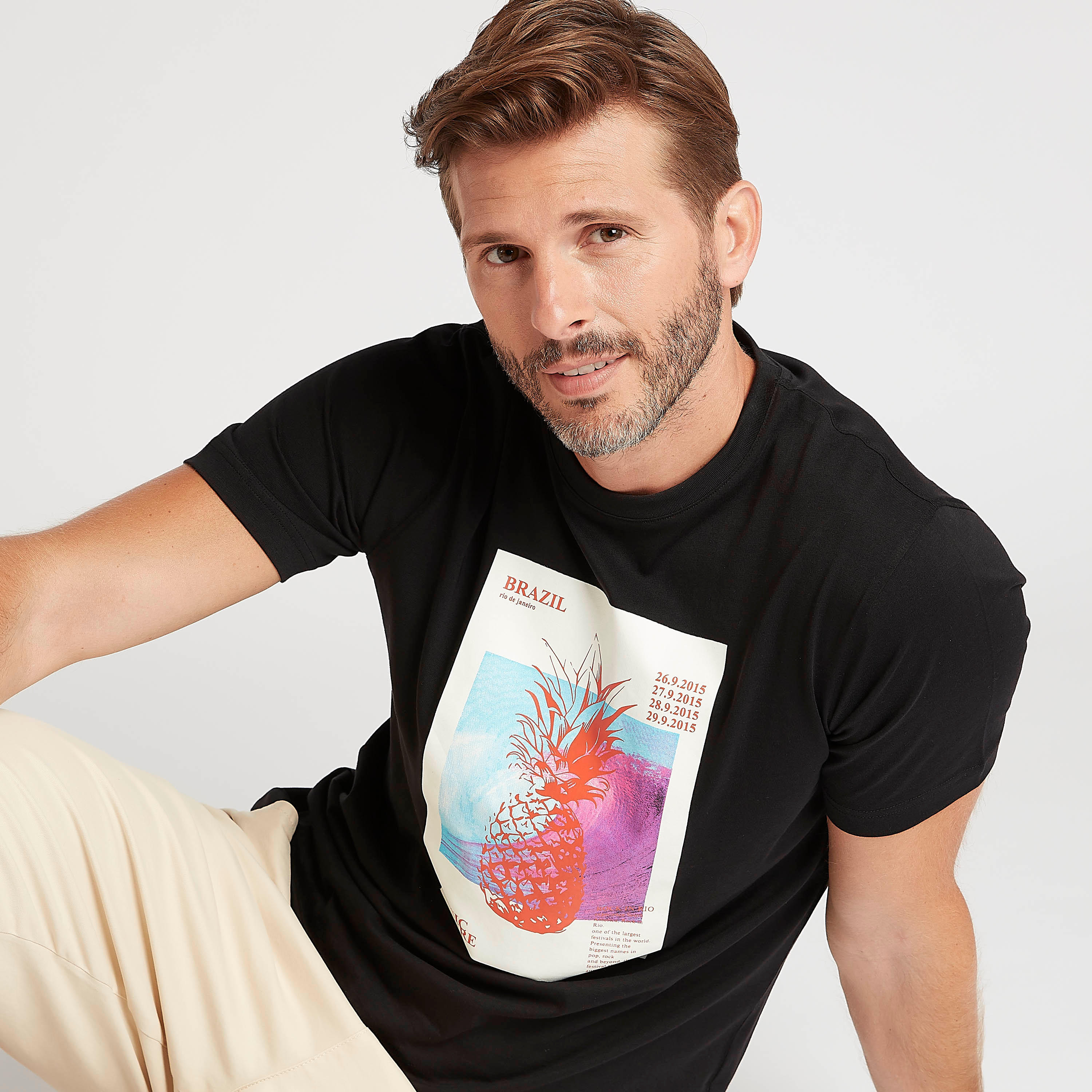 تيشيرت بياقة ضيّقة وأكمام قصيرة وطبعات-men-clothing-tshirtsandpolos-tshirts-image-3