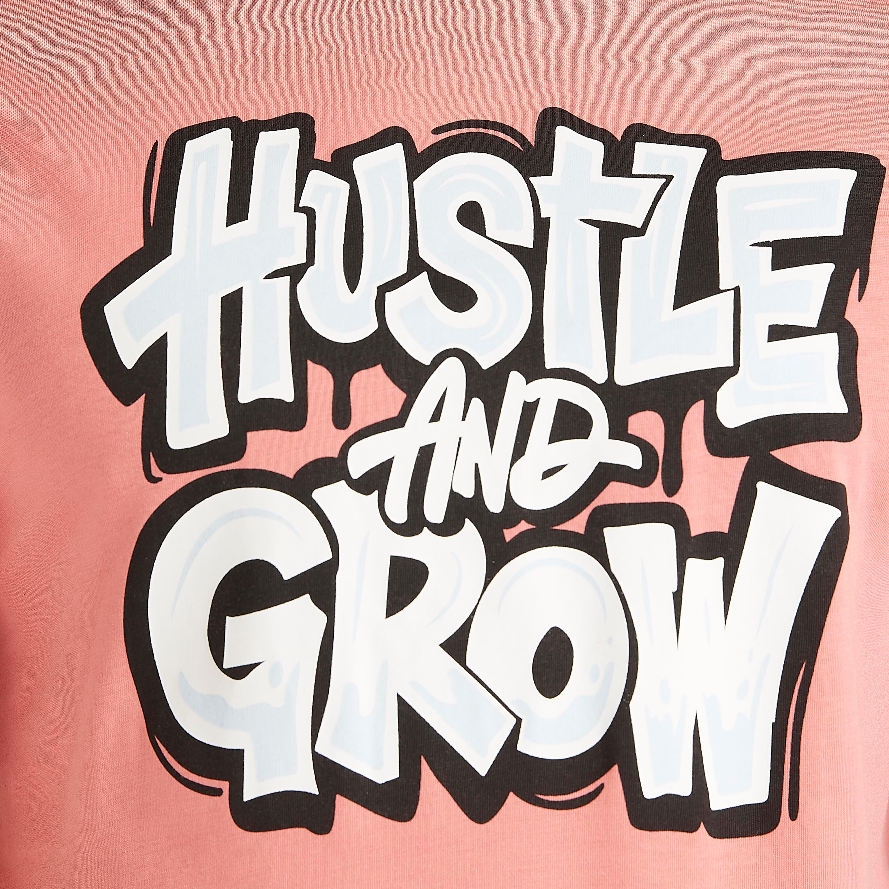 تيشيرت بياقة ضيّقة وأكمام قصيرة وطبعات شعار-men-clothing-tshirtsandpolos-tshirts-image-3