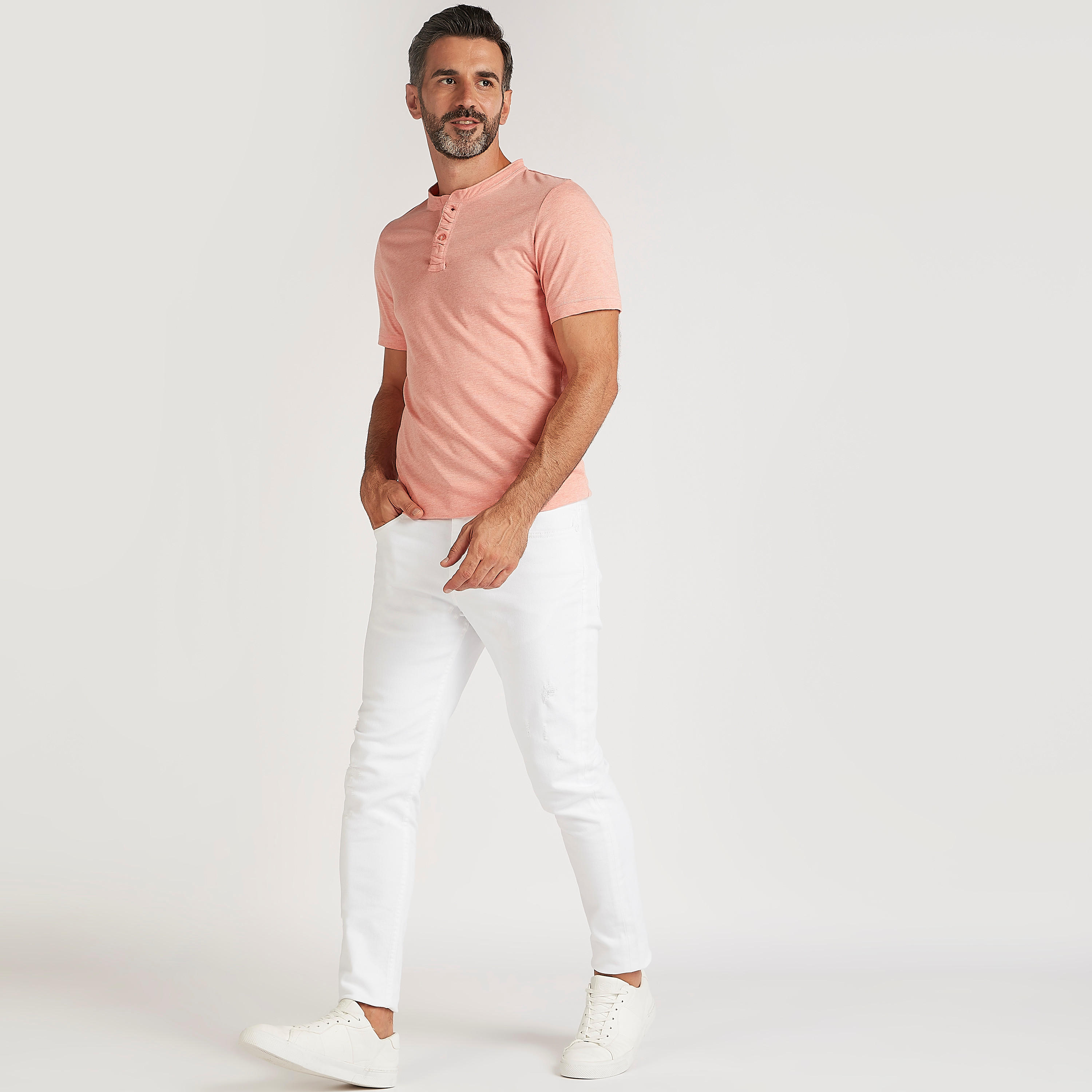 تيشيرت سادة بياقة هينلي وأكمام قصيرة-men-clothing-tshirtsandpolos-tshirts-image-3