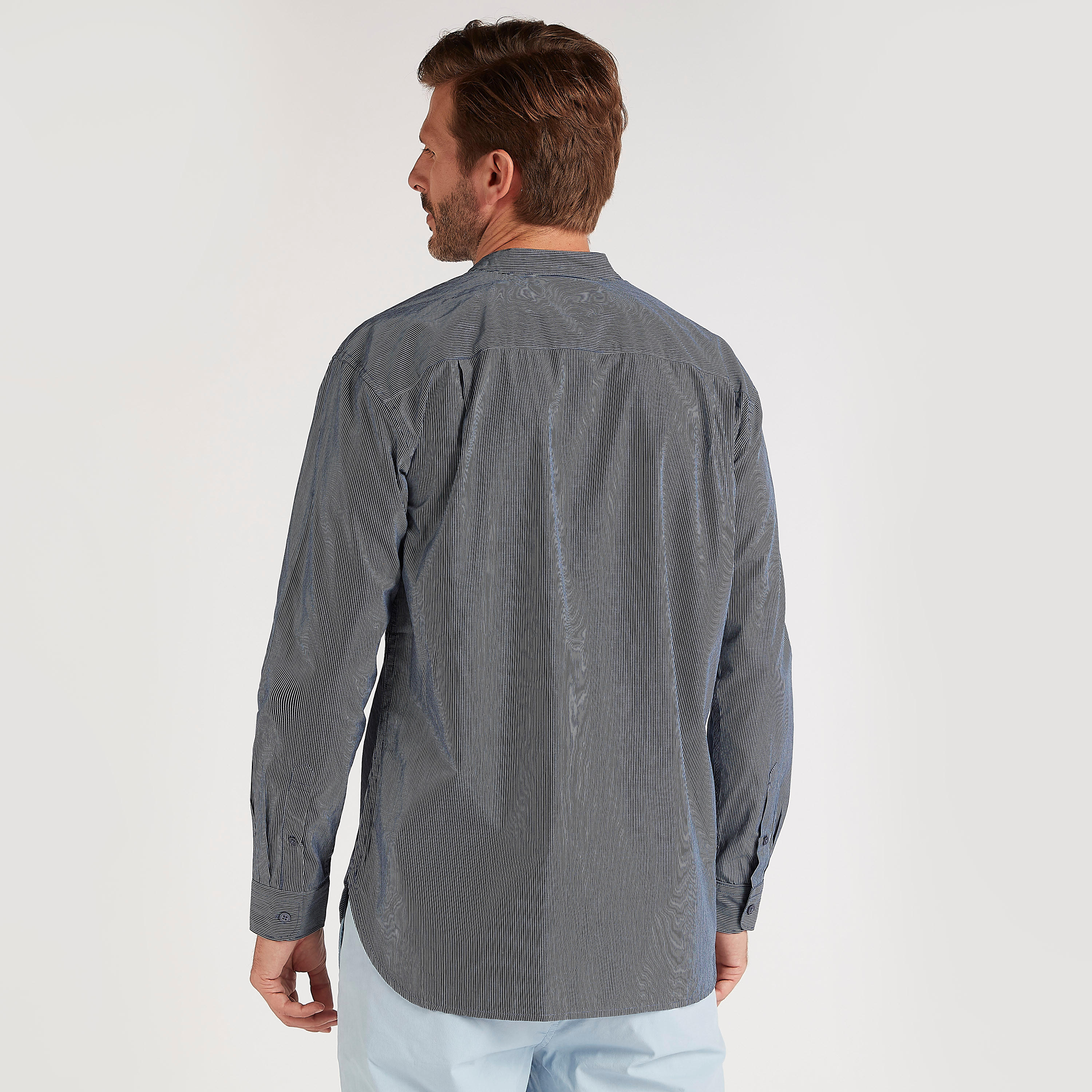 قميص مخطّط بأكمام طويلة وياقة ماندارين-men-clothing-shirts-image-4
