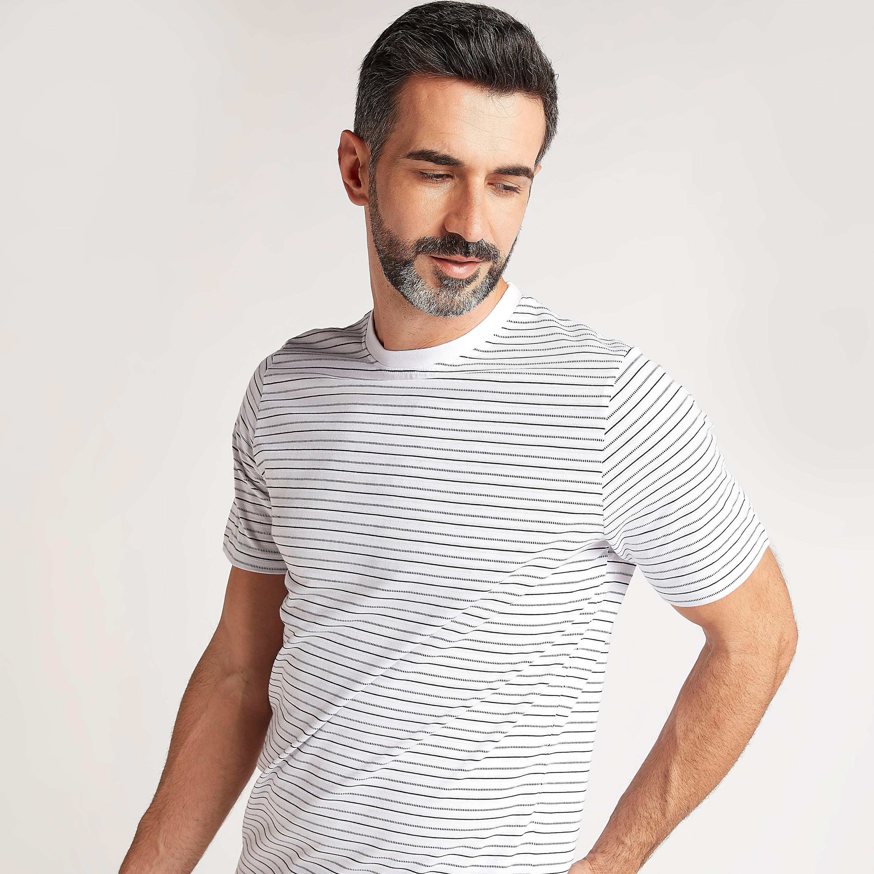 تيشيرت مخطّط بياقة ضيّقة وأكمام قصيرة-men-clothing-tshirtsandpolos-tshirts-image-4