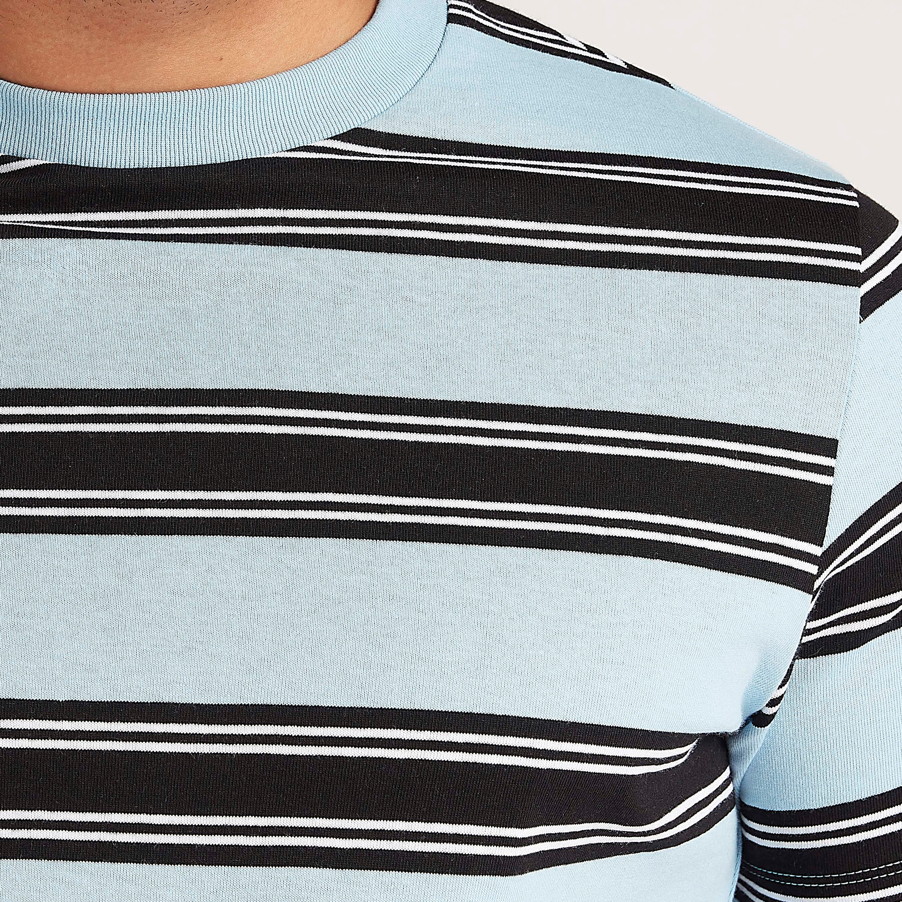تيشيرت مخطّط بياقة ضيّقة وأكمام قصيرة-men-clothing-tshirtsandpolos-tshirts-image-4