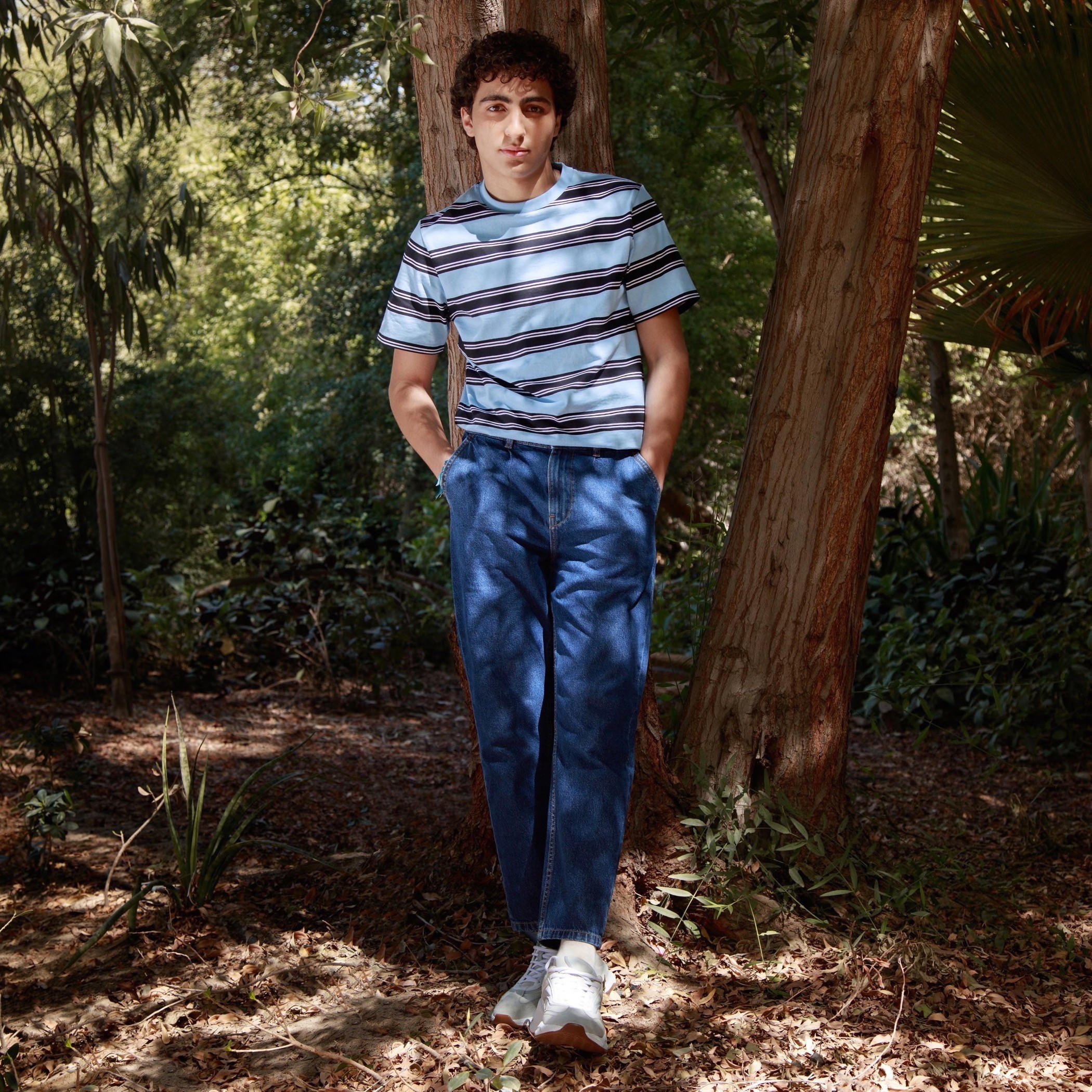 تيشيرت مخطّط بياقة ضيّقة وأكمام قصيرة-men-clothing-tshirtsandpolos-tshirts-image-1