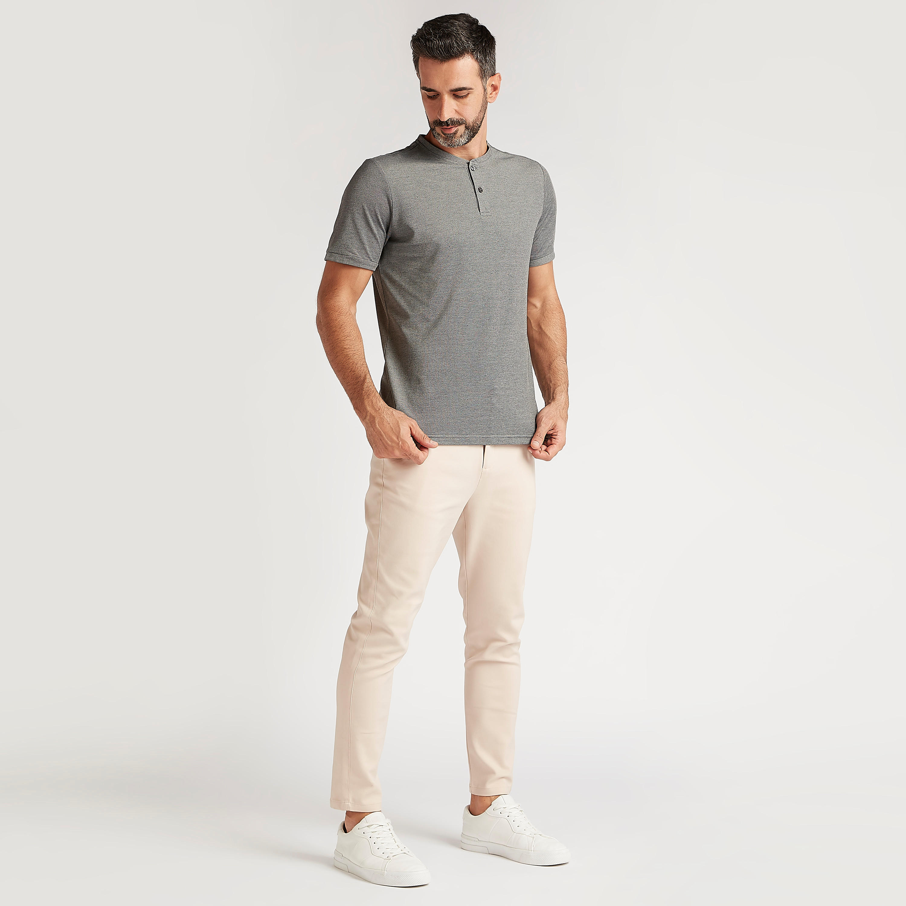 تيشيرت بارز الملمس بأكمام قصيرة وياقة هينلي-men-clothing-tshirtsandpolos-tshirts-image-2