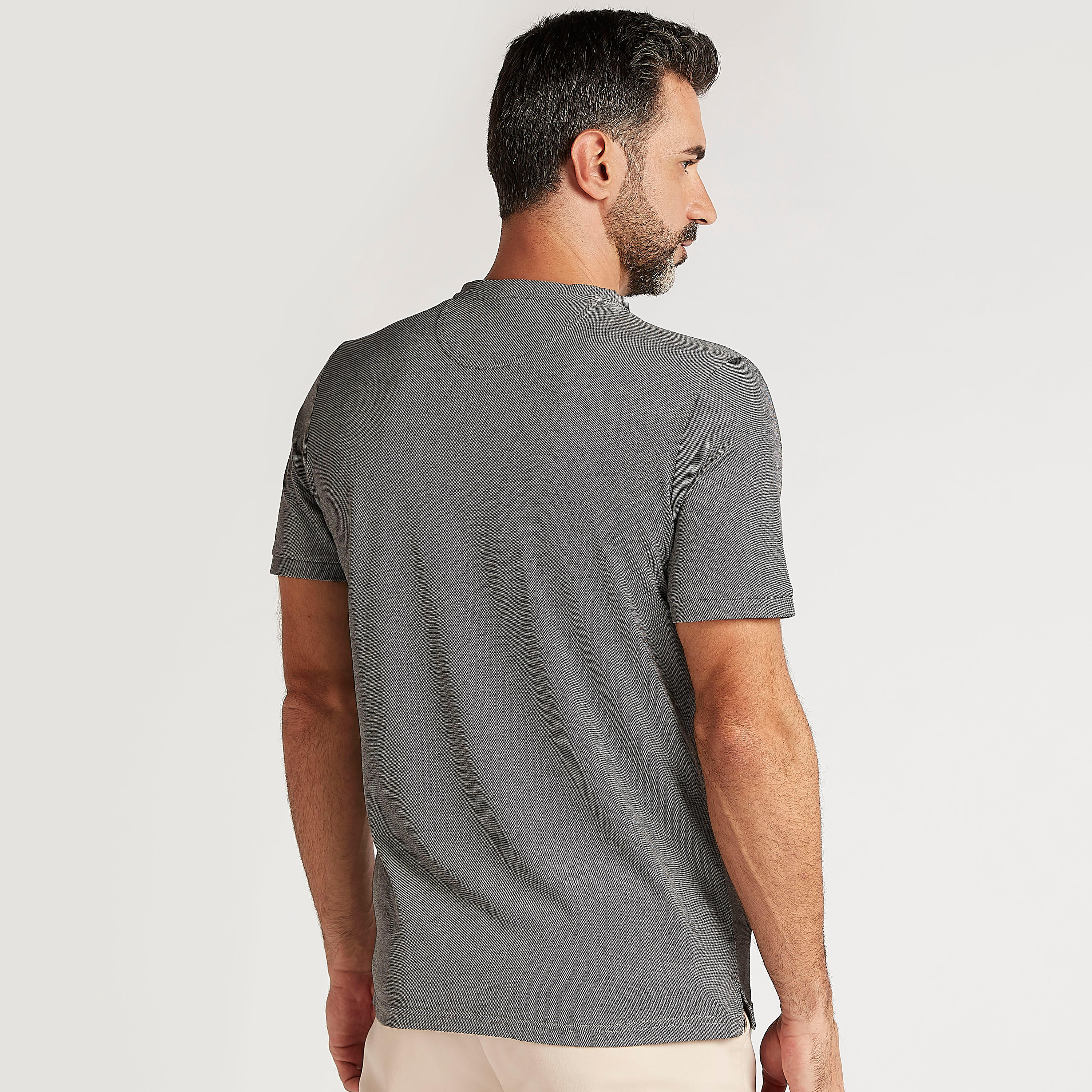 تيشيرت بارز الملمس بأكمام قصيرة وياقة هينلي-men-clothing-tshirtsandpolos-tshirts-image-4