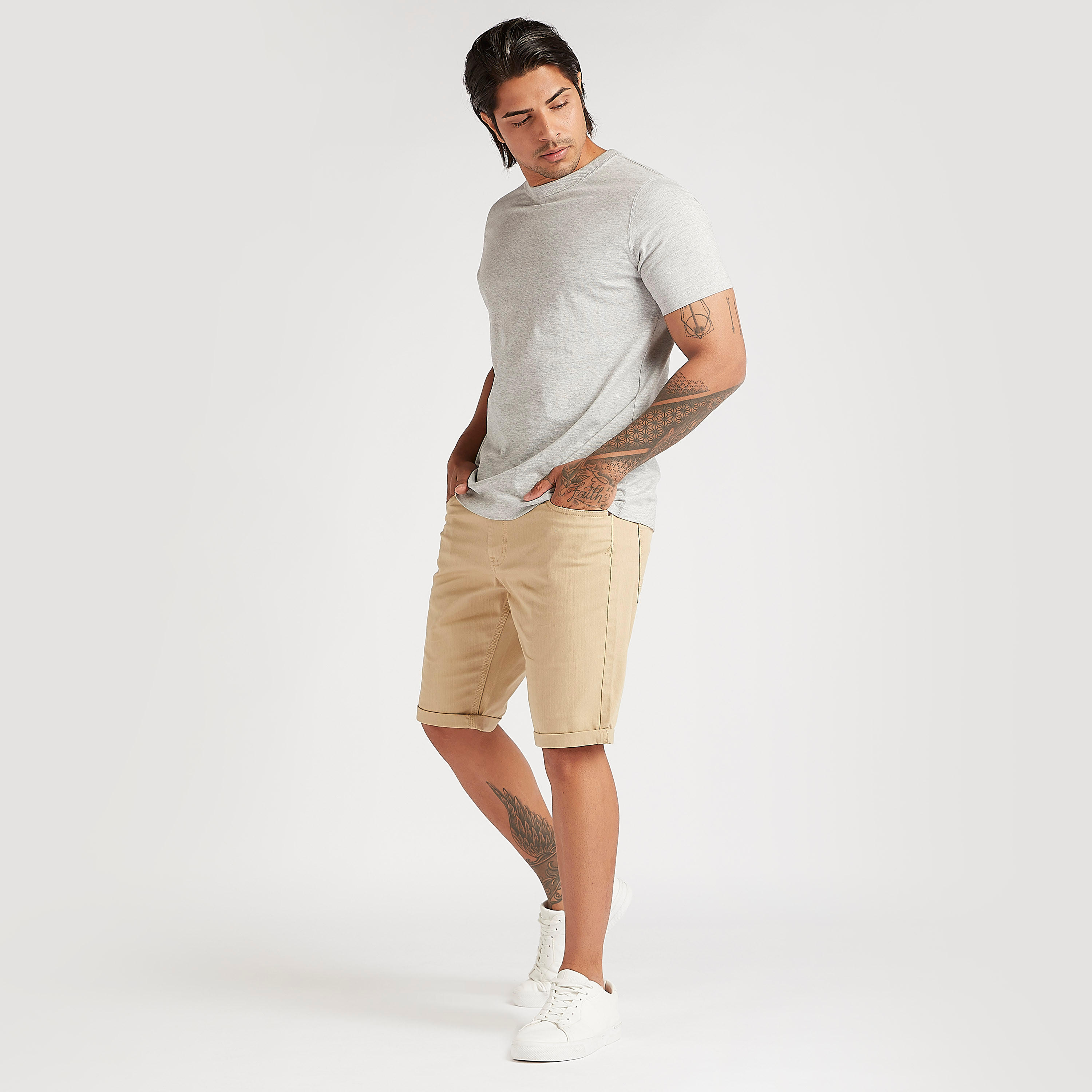 تيشيرت بارز الملمس بياقة ضيّقة وأكمام قصيرة-men-clothing-tshirtsandpolos-tshirts-image-2