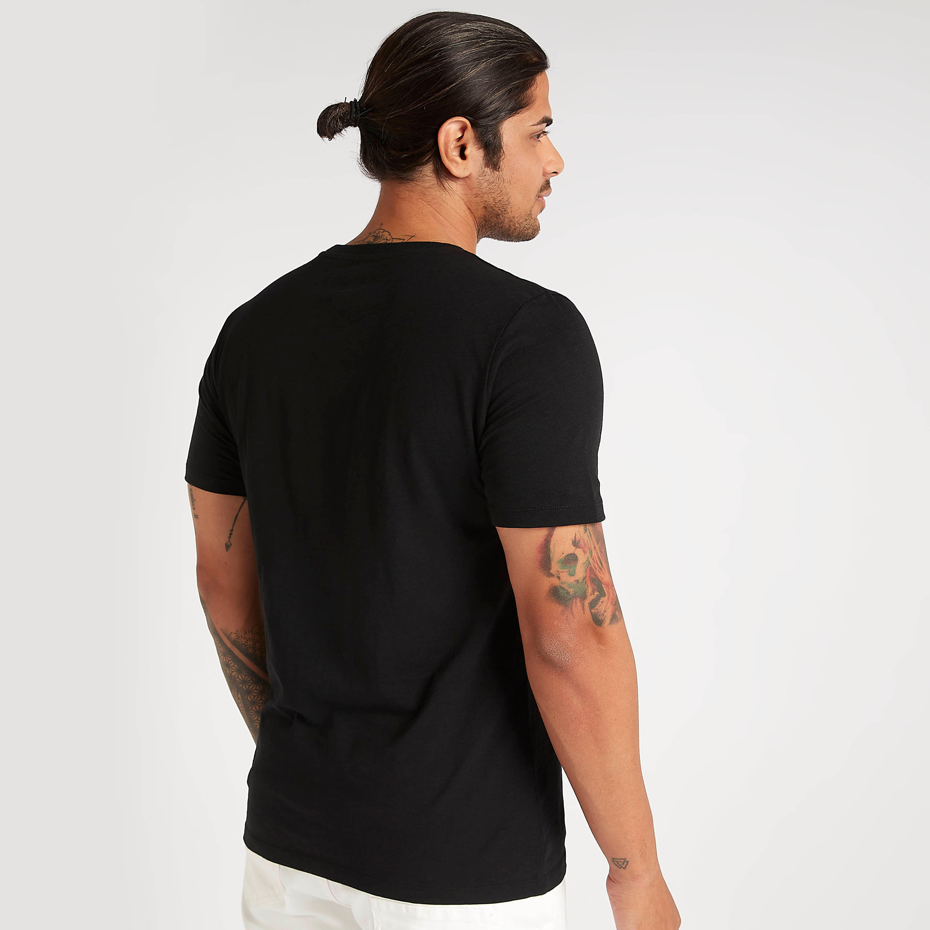 تيشيرت سادة بياقة ضيّقة وأكمام قصيرة-men-clothing-tshirtsandpolos-tshirts-image-1