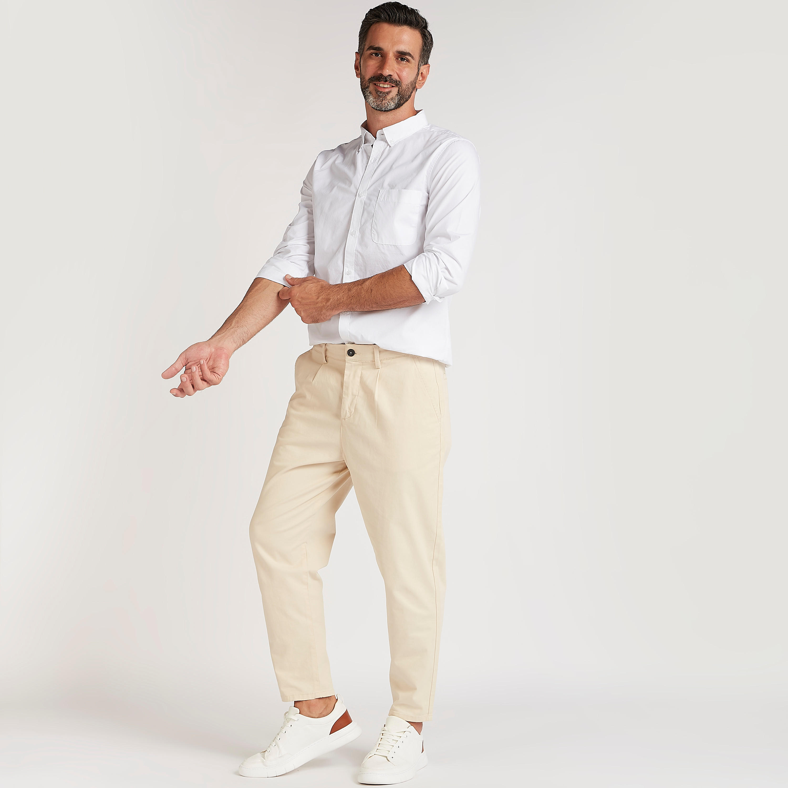 قميص سادة بياقة عادية وأكمام طويلة وجيب خارجي-men-clothing-shirts-image-4