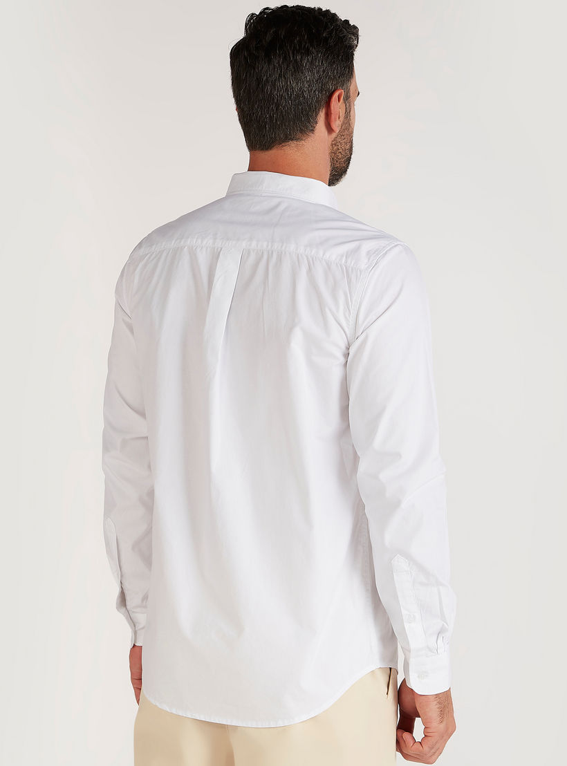 قميص سادة بياقة عادية وأكمام طويلة وجيب خارجي-men-clothing-shirts-image-2