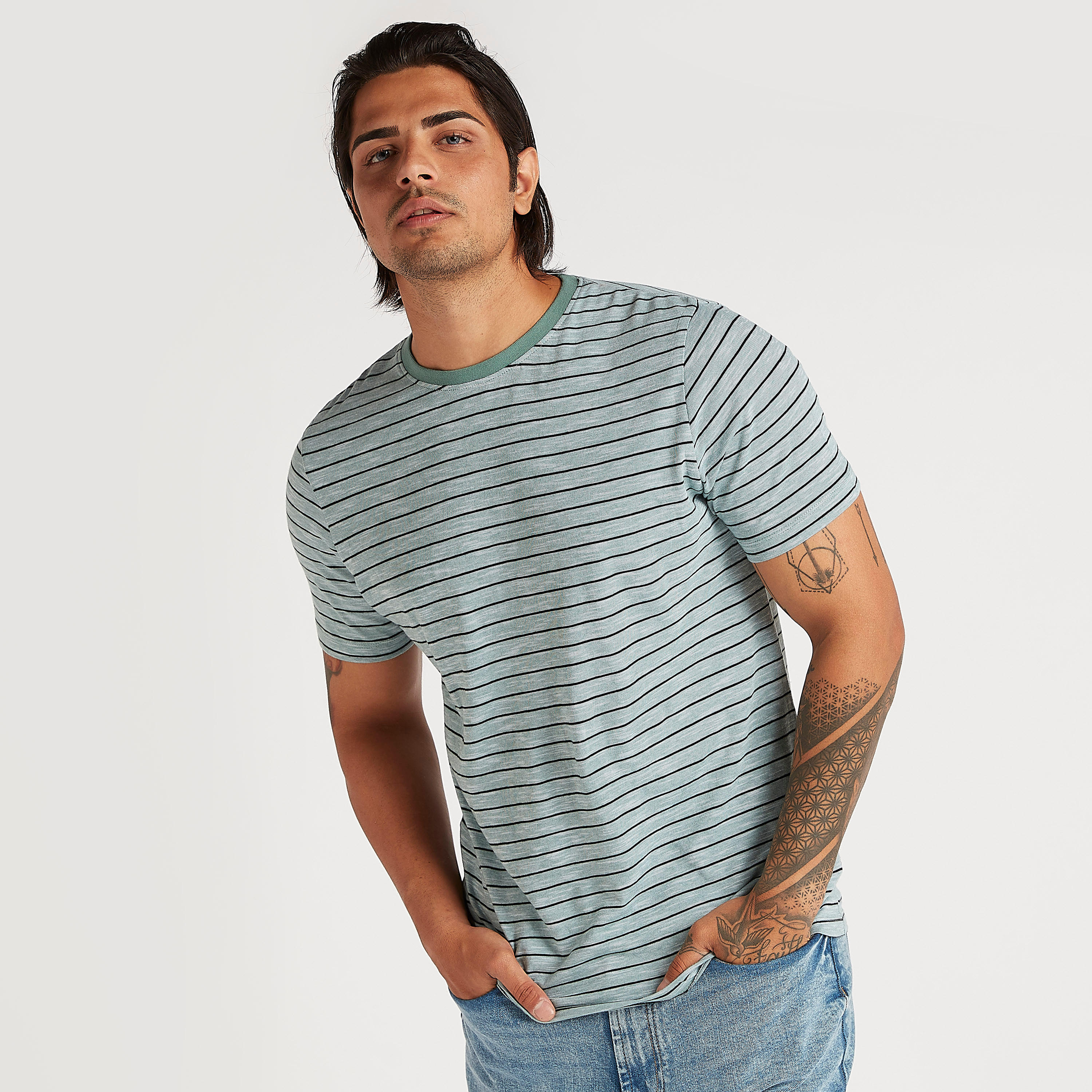 تيشيرت مخطّط بياقة ضيّقة وأكمام قصيرة-men-clothing-tshirtsandpolos-tshirts-image-1