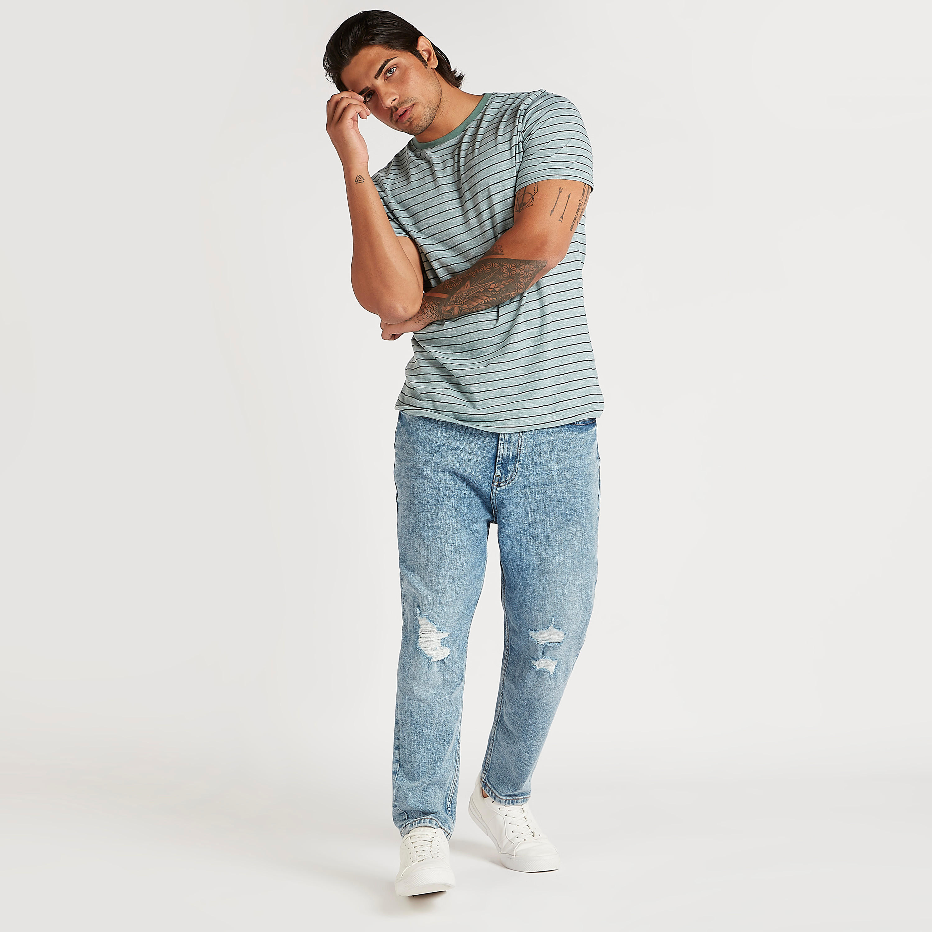 تيشيرت مخطّط بياقة ضيّقة وأكمام قصيرة-men-clothing-tshirtsandpolos-tshirts-image-2