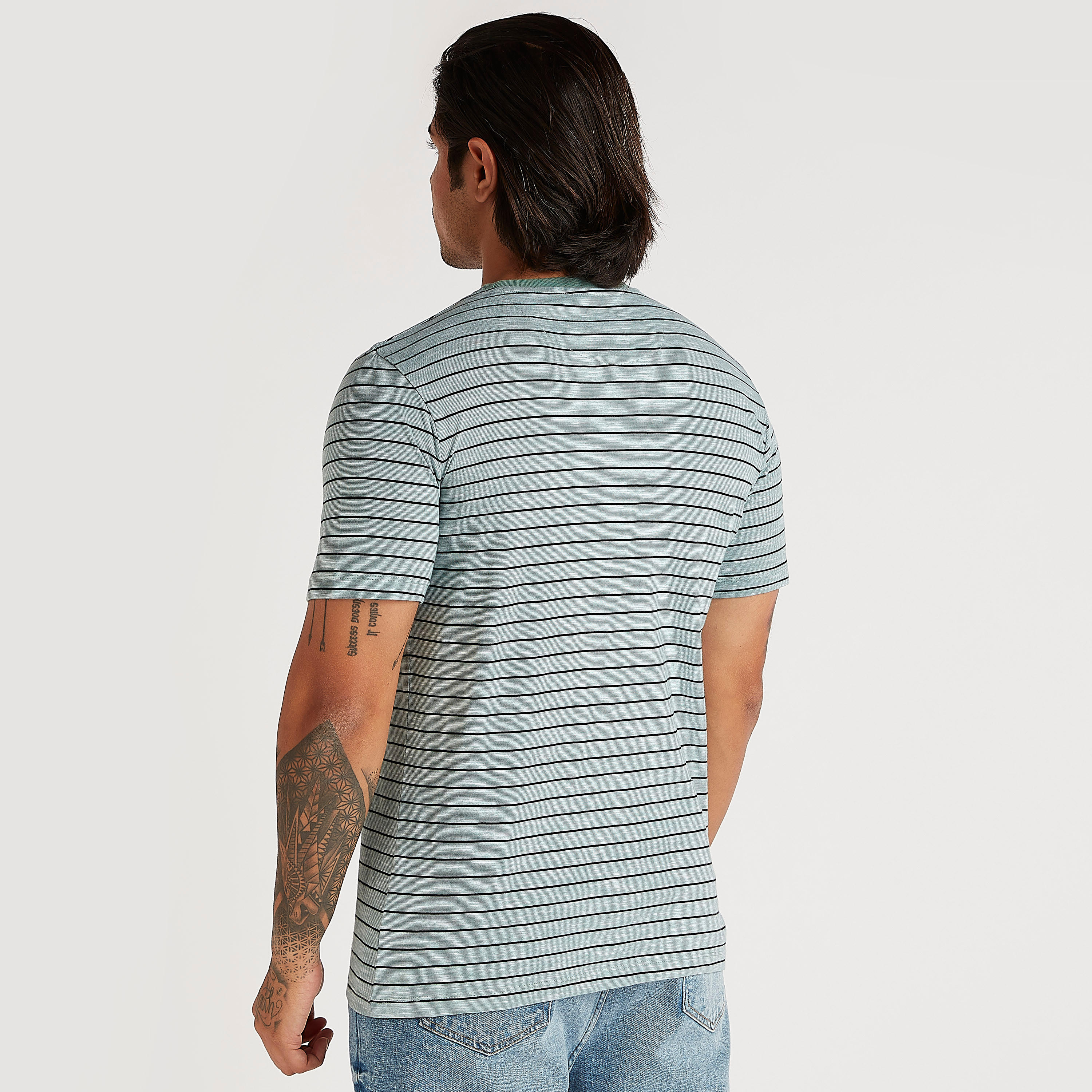 تيشيرت مخطّط بياقة ضيّقة وأكمام قصيرة-men-clothing-tshirtsandpolos-tshirts-image-4