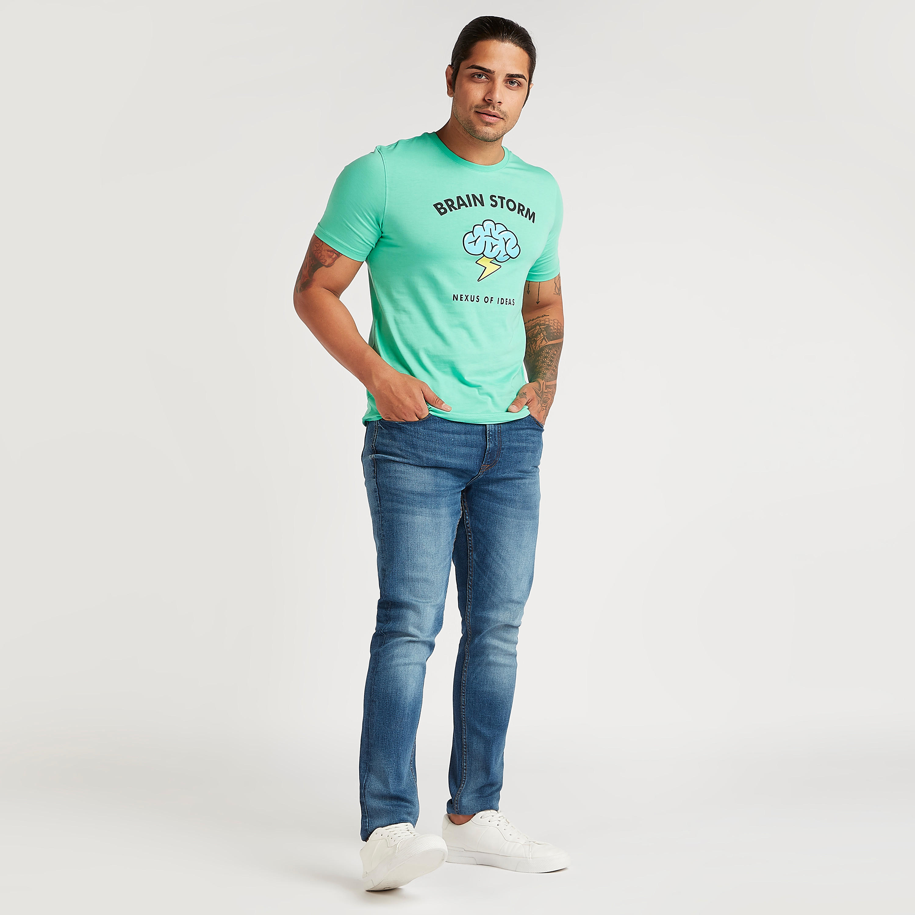 تيشيرت بياقة ضيّقة وأكمام قصيرة وطبعات-men-clothing-tshirtsandpolos-tshirts-image-2