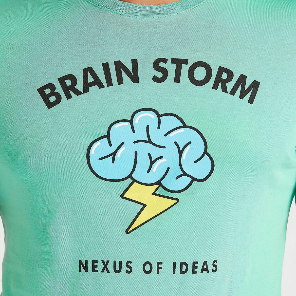 تيشيرت بياقة ضيّقة وأكمام قصيرة وطبعات-men-clothing-tshirtsandpolos-tshirts-image-3