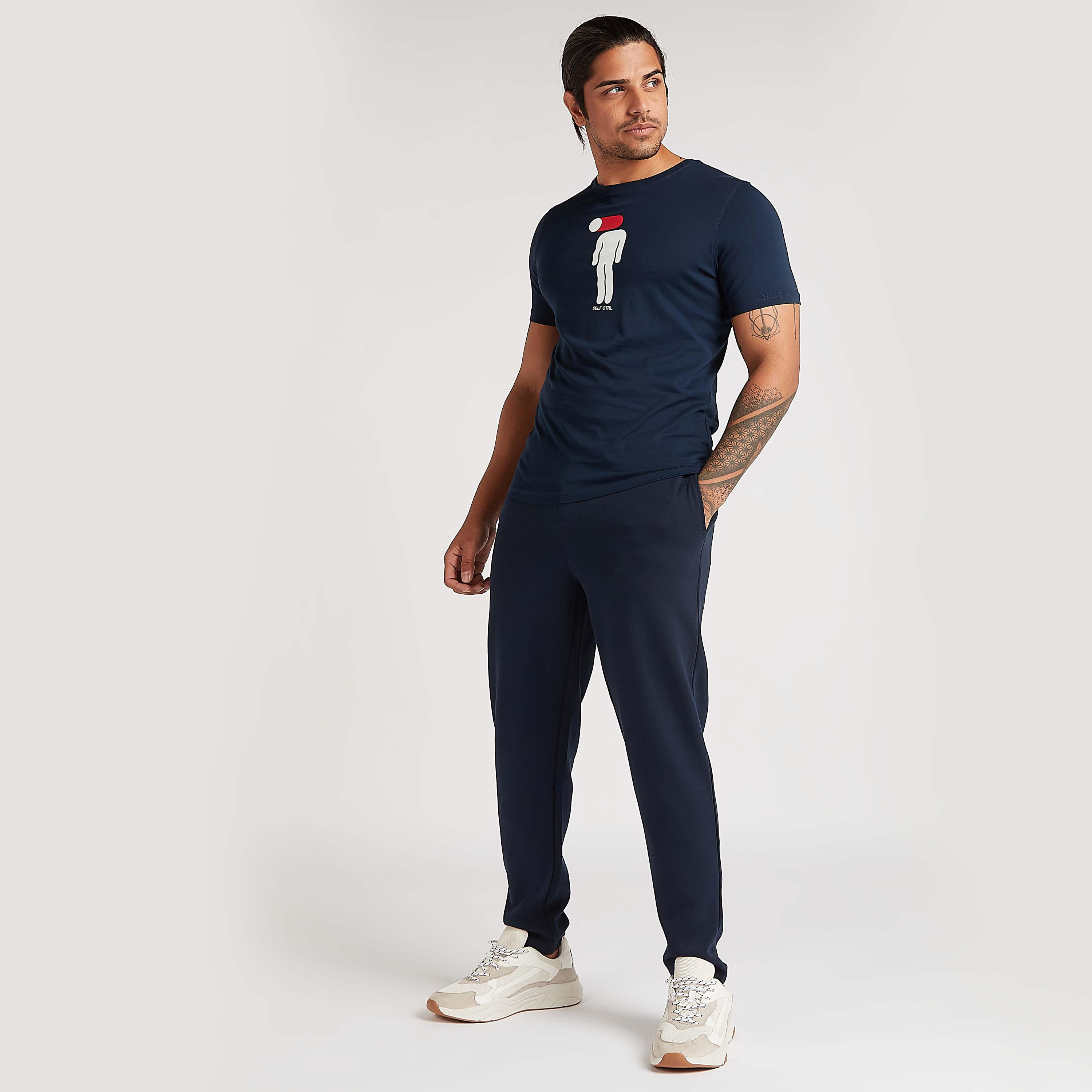 تيشيرت بياقة ضيّقة وأكمام قصيرة وطبعات-men-clothing-tshirtsandpolos-tshirts-image-2