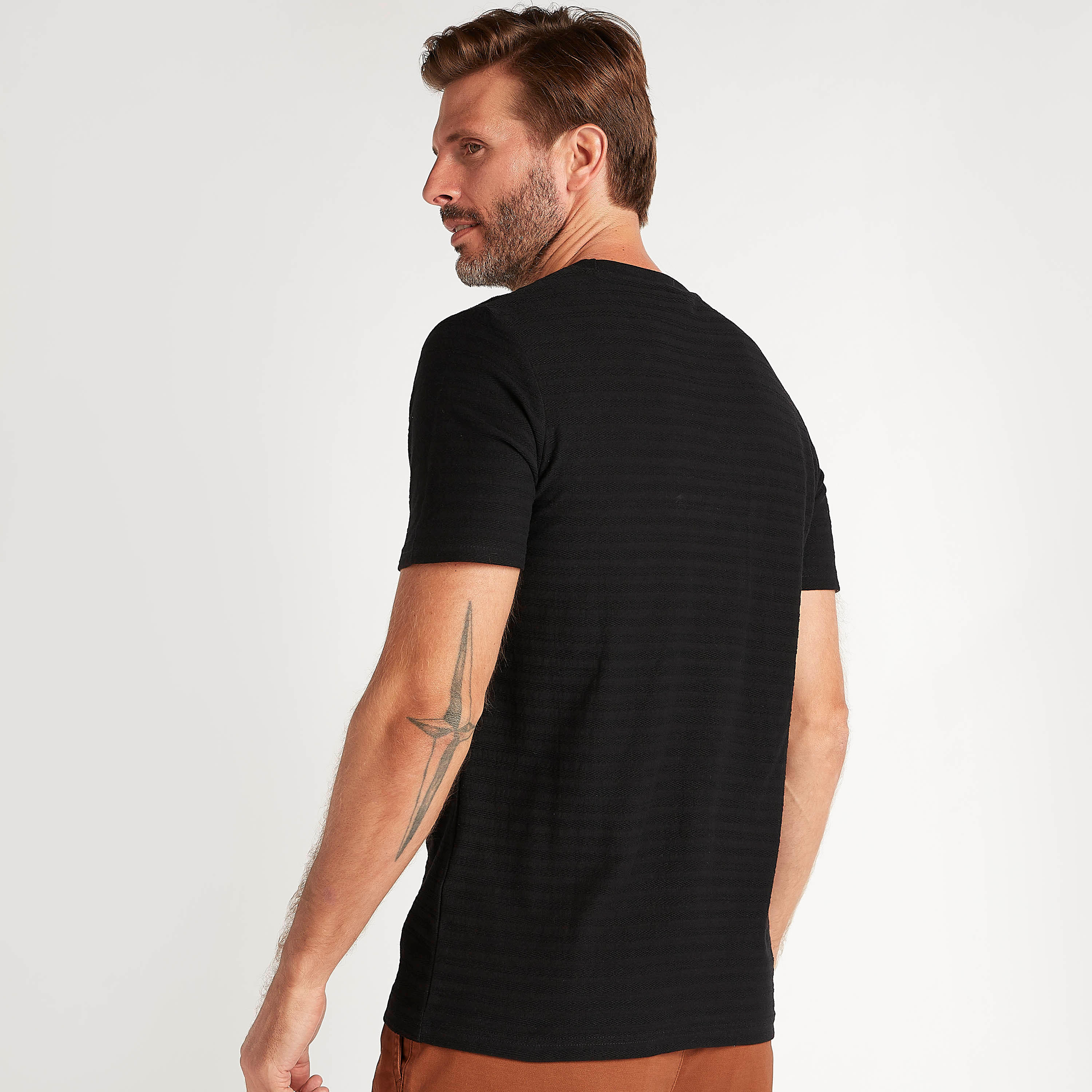تيشيرت مخطط بياقة ضيّقة وأكمام قصيرة-men-clothing-tshirtsandpolos-tshirts-image-4