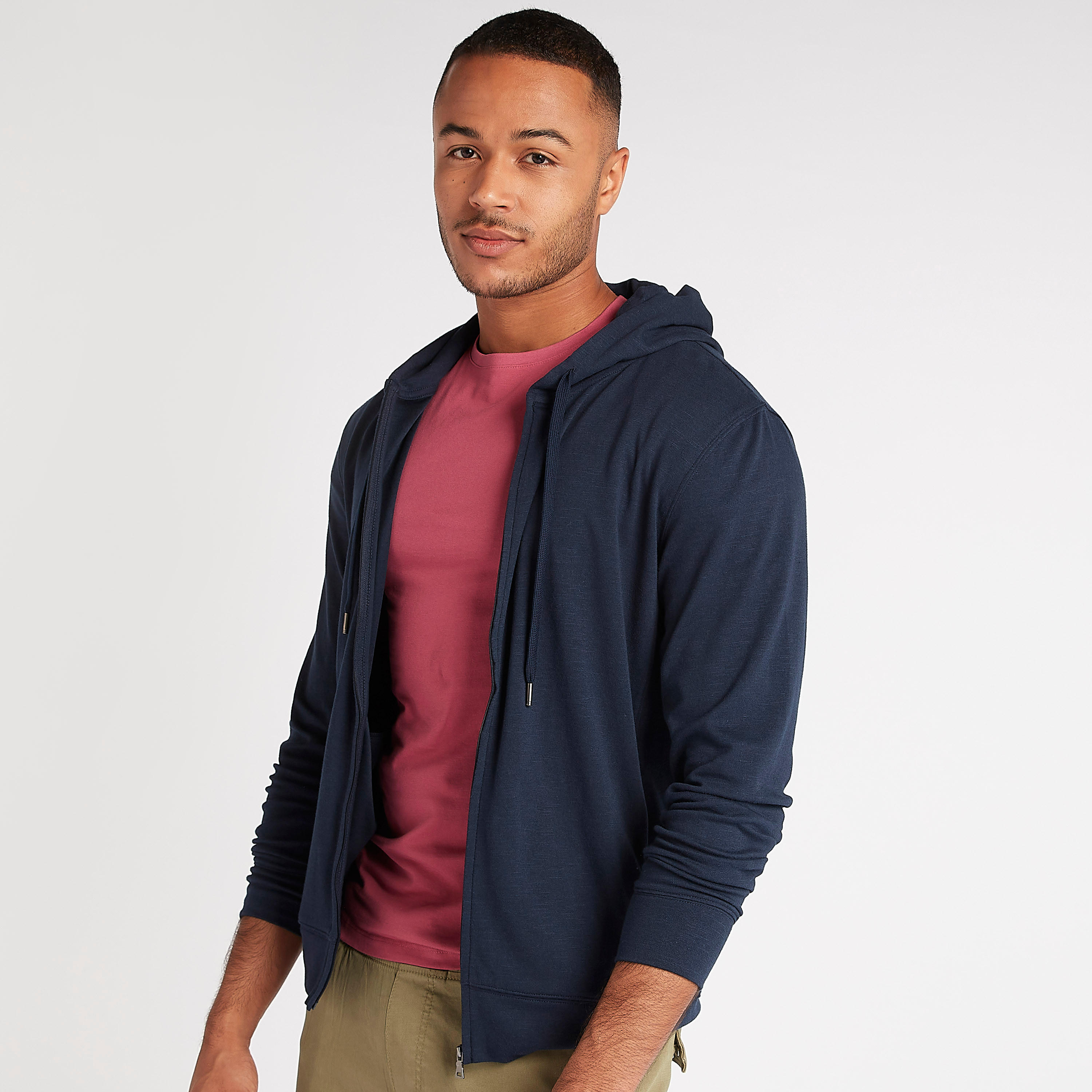 سويت شيرت سادة بقبّعة وأكمام طويلة-men-winterwear-hoodiesandsweatshirts-image-6