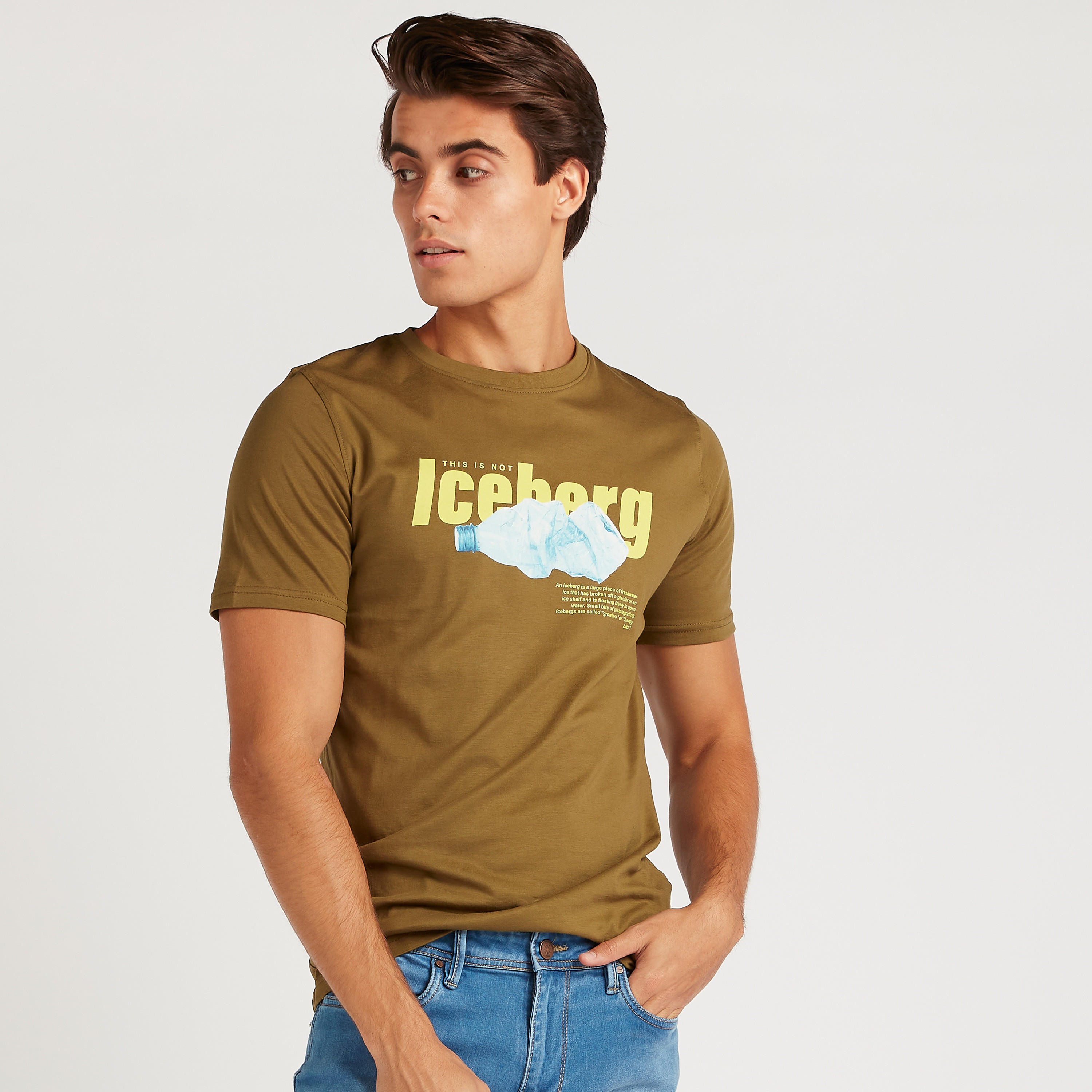 تيشيرت بياقة ضيّقة وأكمام قصيرة وطبعات-men-clothing-tshirtsandpolos-tshirts-image-1
