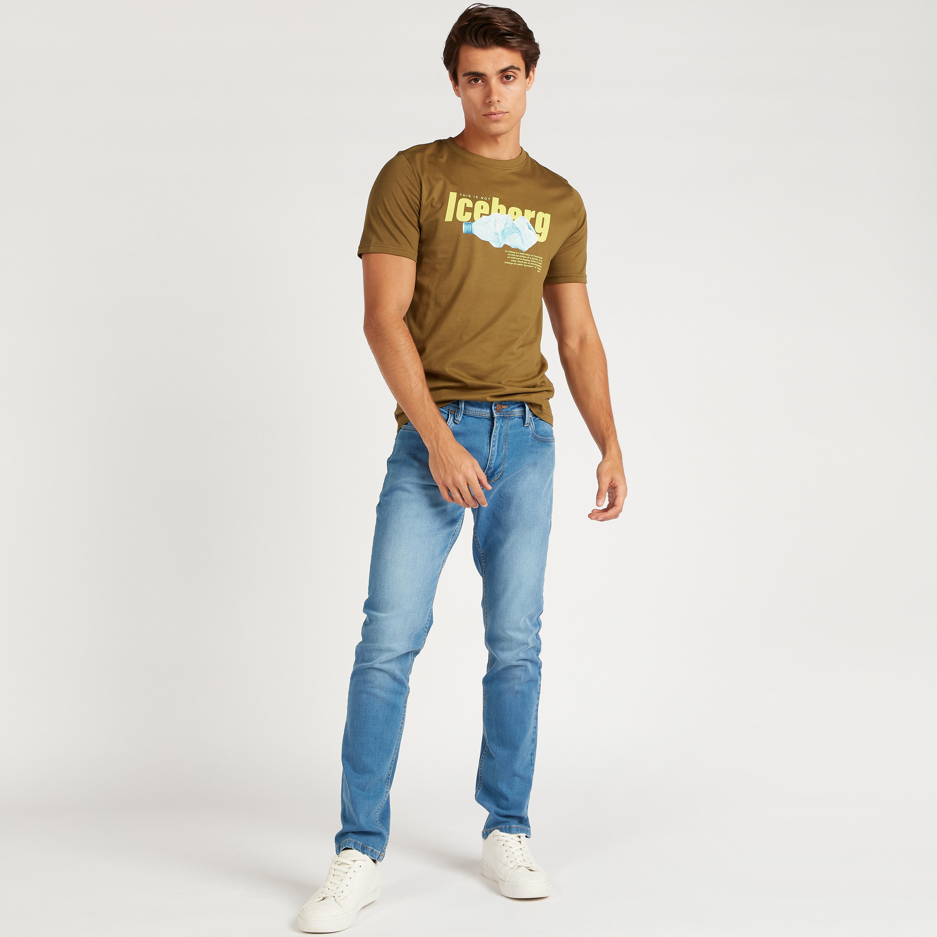 تيشيرت بياقة ضيّقة وأكمام قصيرة وطبعات-men-clothing-tshirtsandpolos-tshirts-image-2